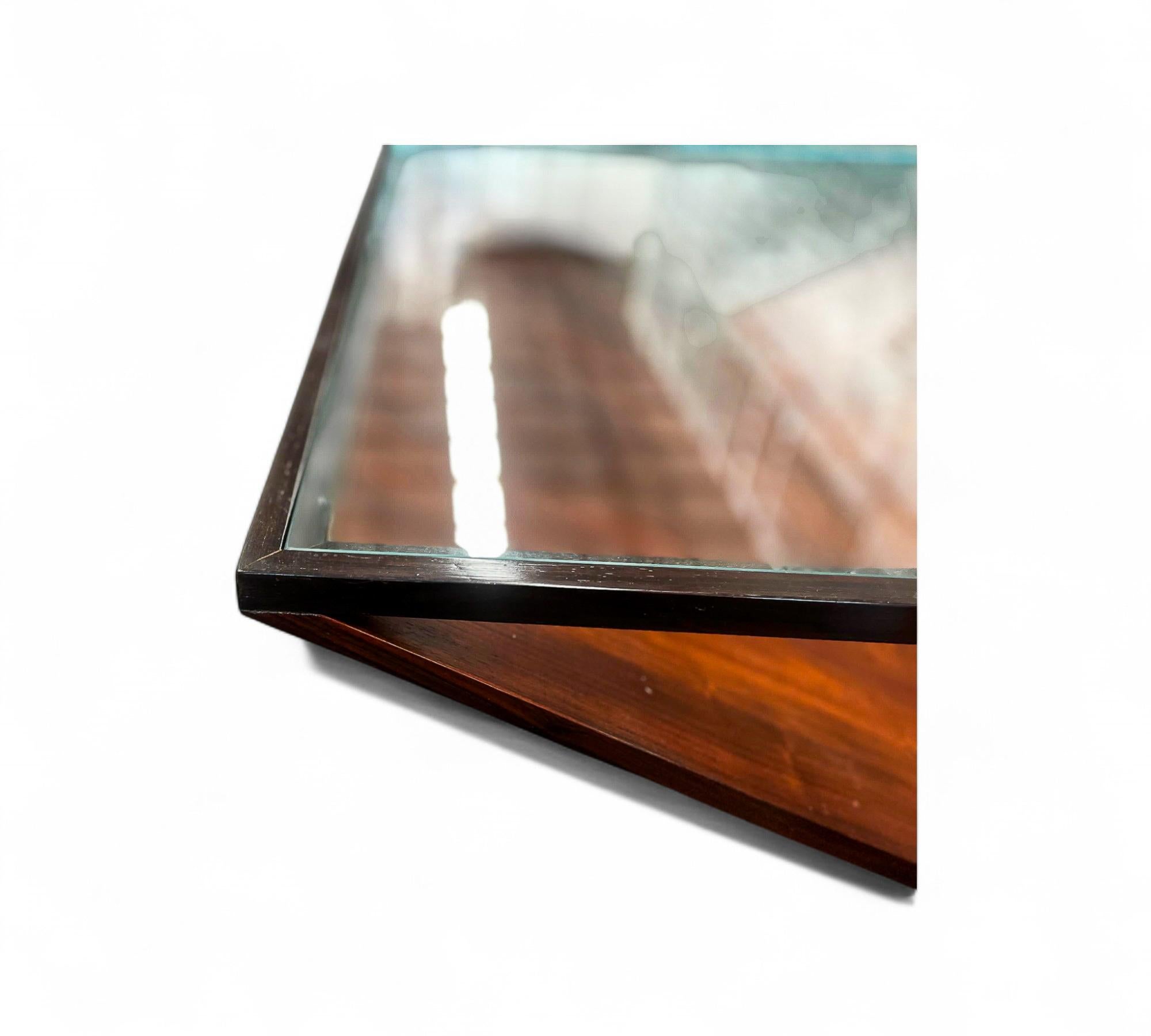 Table basse moderne brésilienne en bois dur, verre et métal, Unknown, années 1960 en vente 6