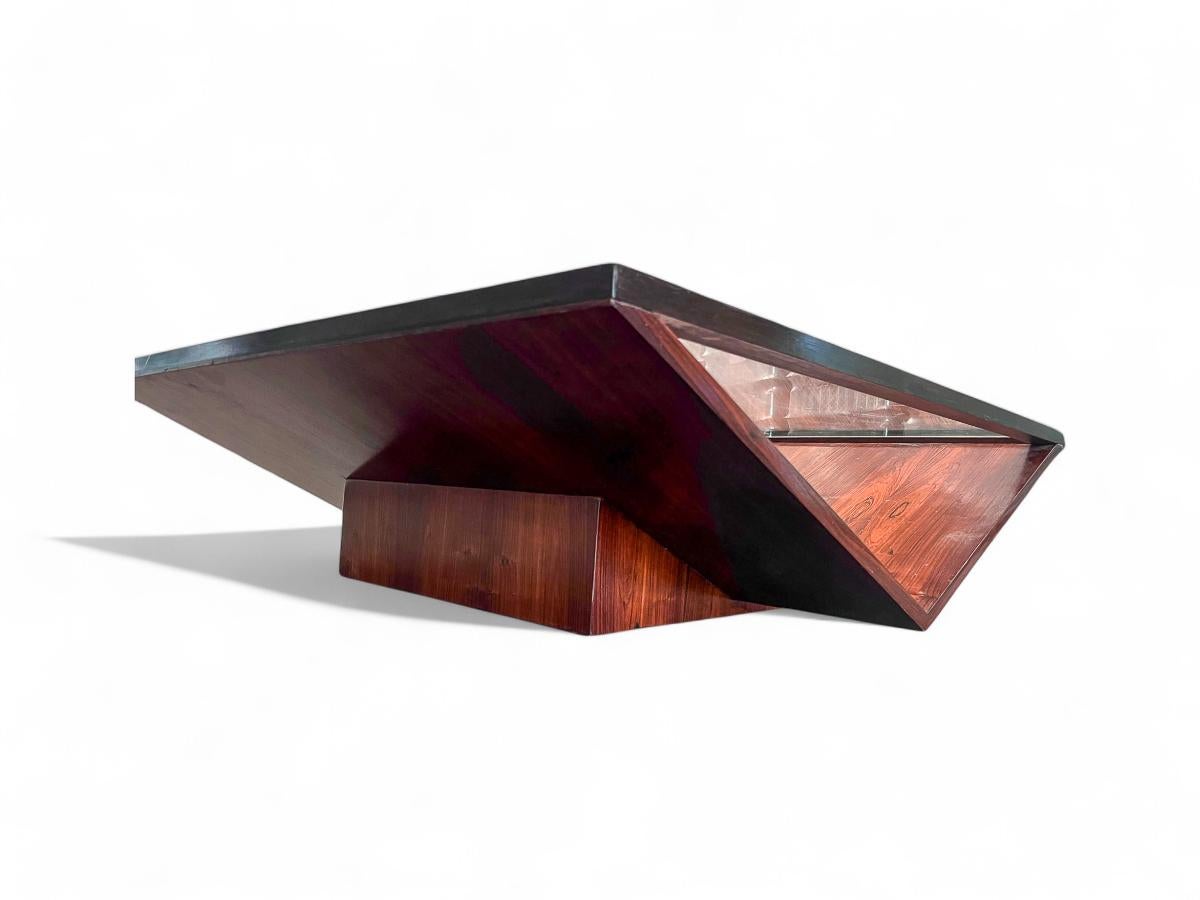 Mid-Century Modern Table basse moderne brésilienne en bois dur, verre et métal, Unknown, années 1960 en vente