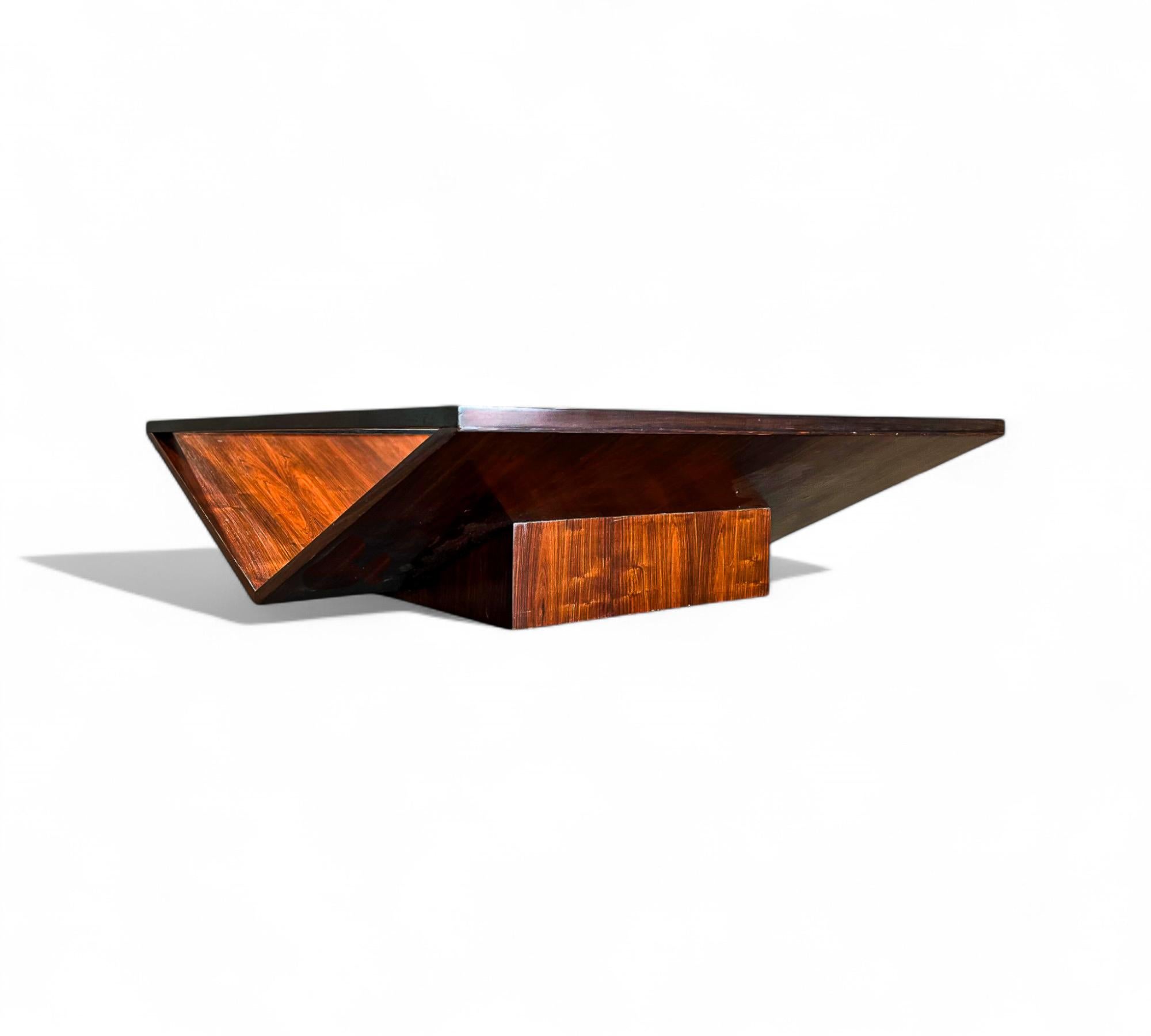 Mid-Century Modern Table basse moderne brésilienne en bois dur, verre et métal, Unknown, années 1960 en vente