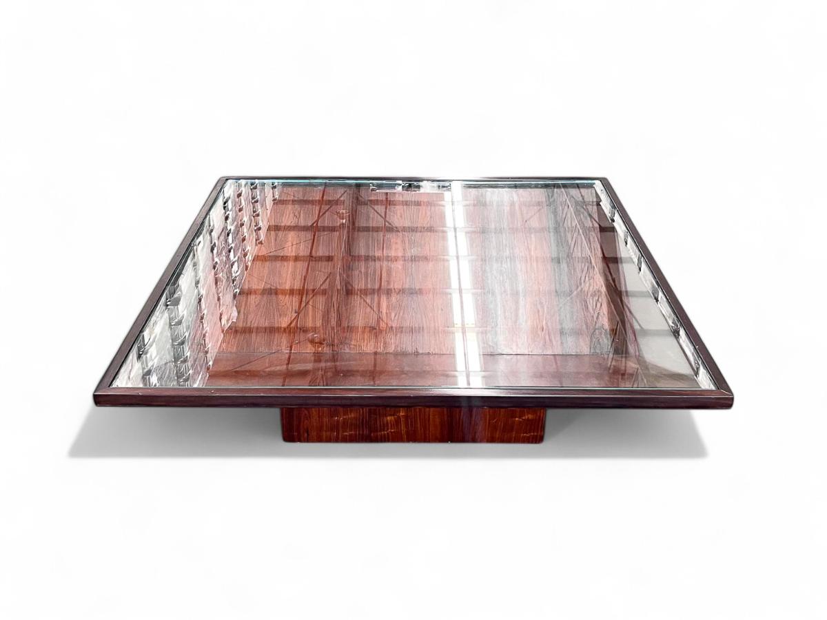 Travail du bois Table basse moderne brésilienne en bois dur, verre et métal, Unknown, années 1960 en vente