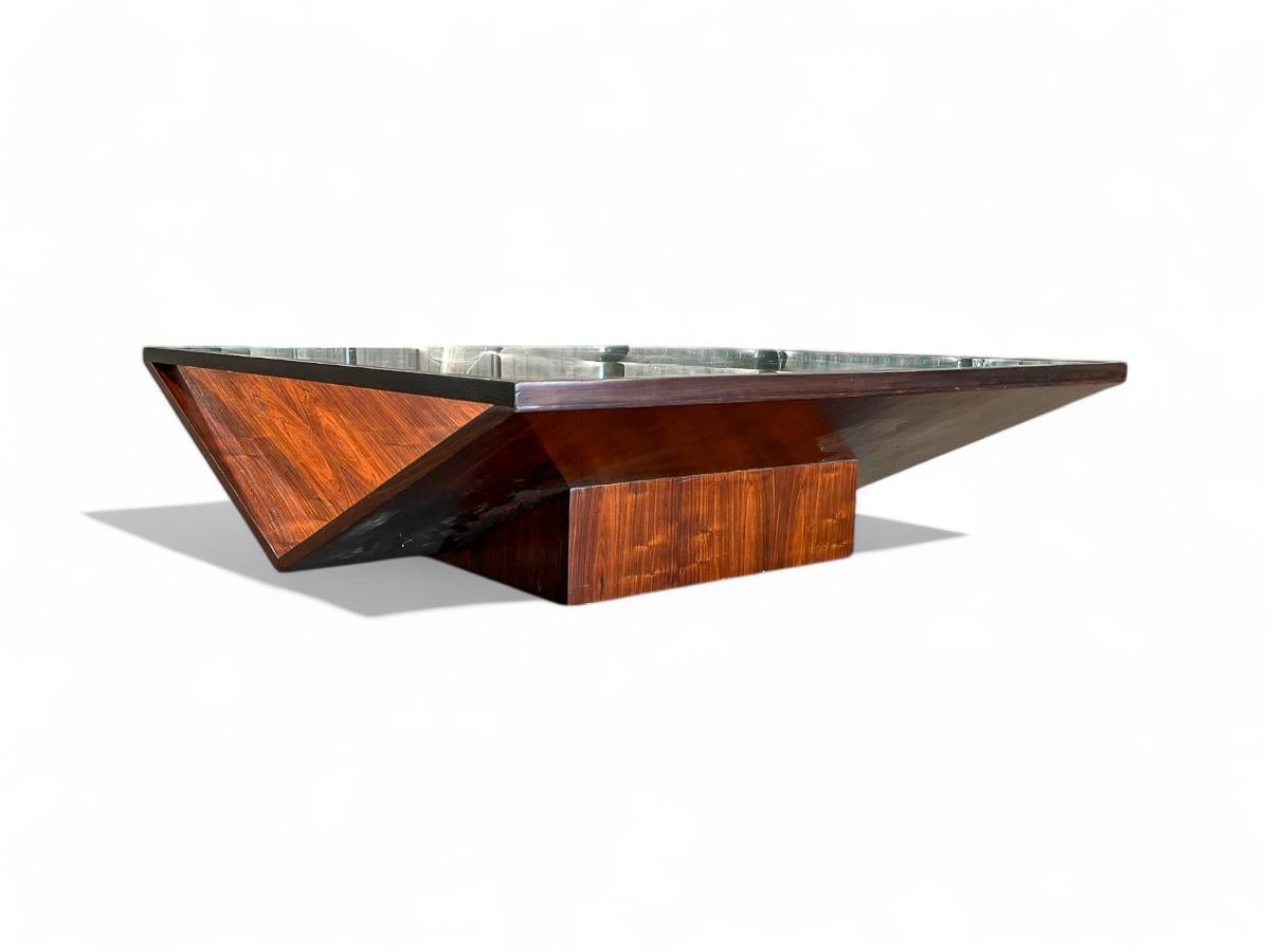 Table basse moderne brésilienne en bois dur, verre et métal, Unknown, années 1960 en vente 1