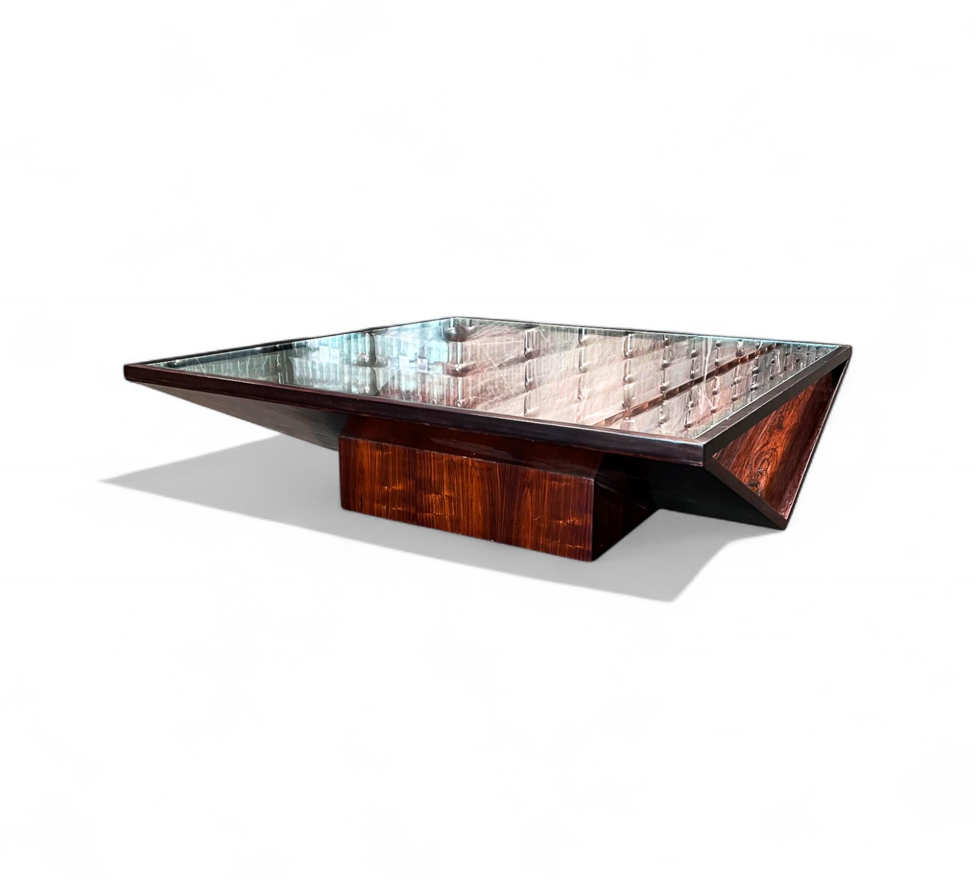 Table basse moderne brésilienne en bois dur, verre et métal, Unknown, années 1960 en vente 1
