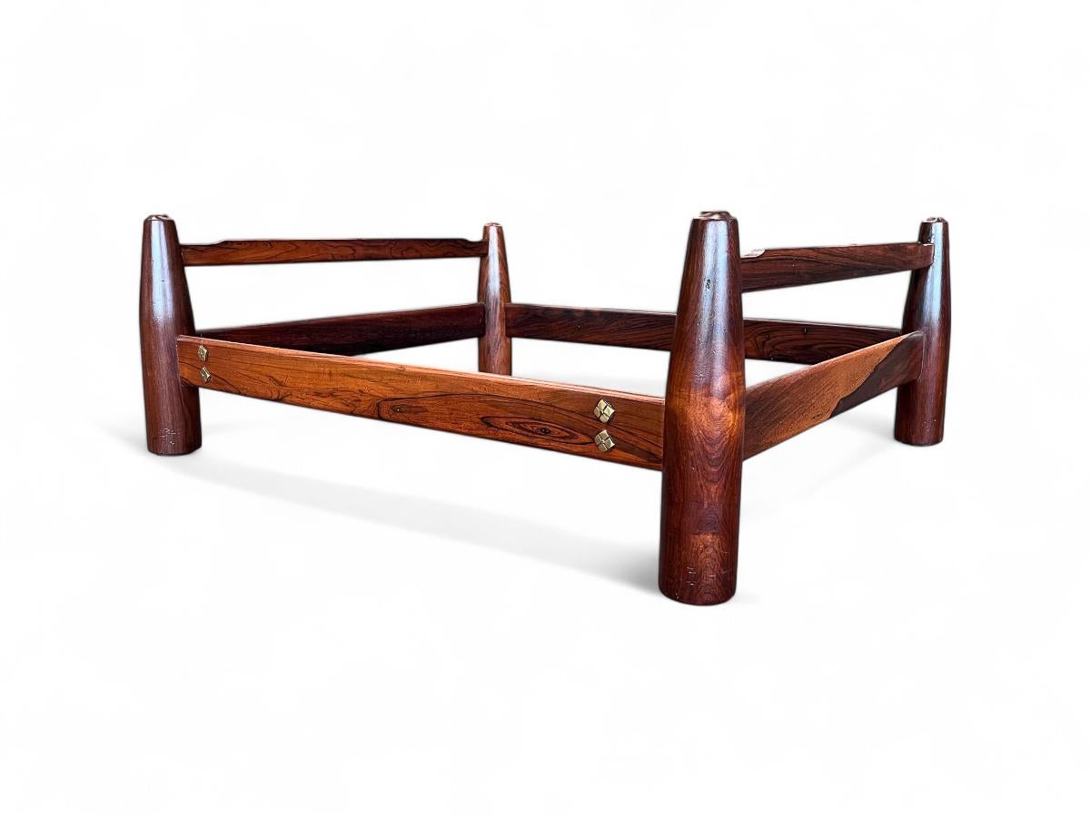 Mid-Century Modern Table basse moderne brésilienne en bois dur et marbre, cinéma Cimo, vers 1950 en vente