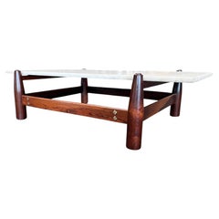 Brasilianischer moderner Couchtisch aus Hartholz und Marmor, Movies Cimo, um 1950