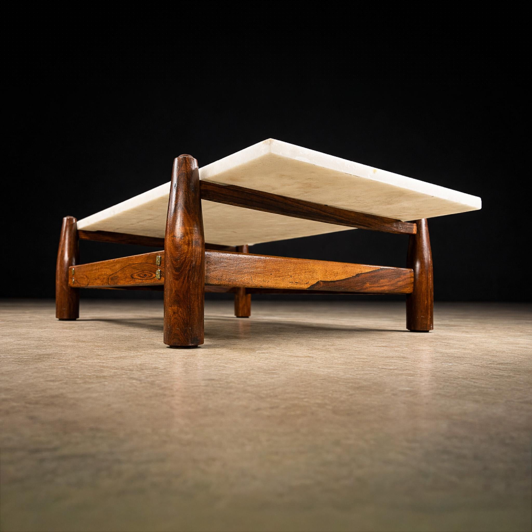 Brazilian Modern Coffee Table in Hardwood 
Marble, Movies Cimo, c. 1960 For Sale