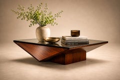 Table basse moderne brésilienne en palissandre et verre, attribuée à Joaquim Tenreiro, 1955