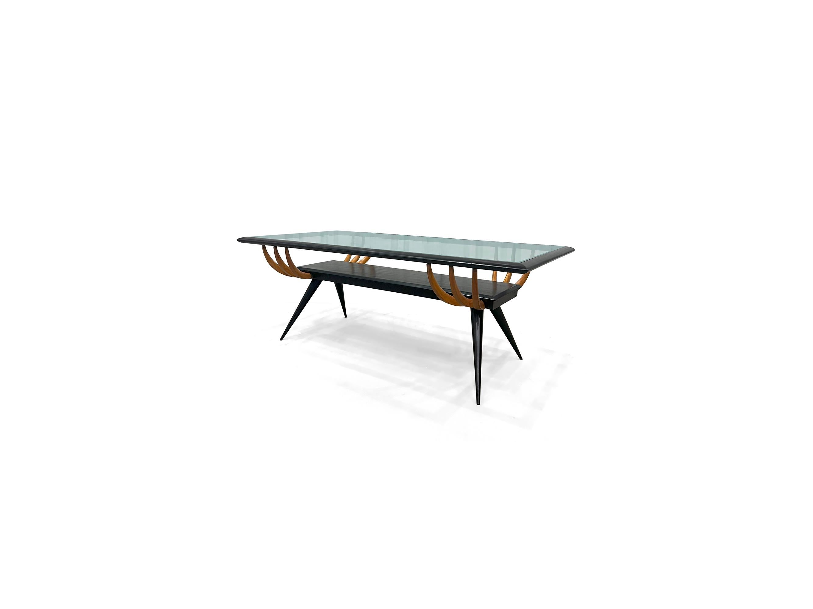 Available in NYC with free domestic shipping included, this Brazilian Modern coffee table in two-tone hardwood and glass by Giuseppe Scapinelli, 1950s is nothing less than spectacular.

This Brazilian mid-century beauty was designed by Giuseppe