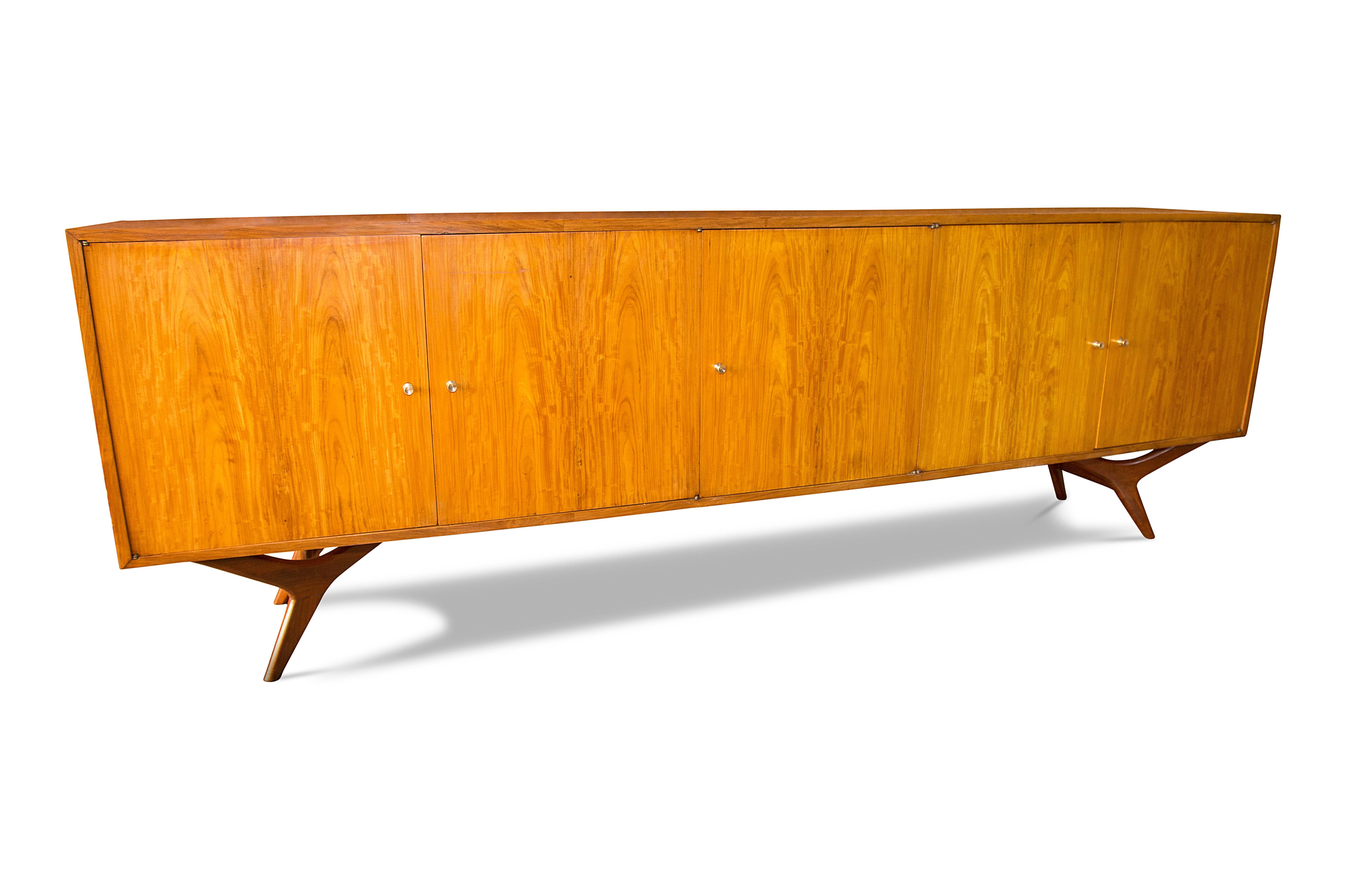 Crédence moderne brésilienne en bois dur de Caviuna par Forma Moderns, années 1960, Brésil en vente 5