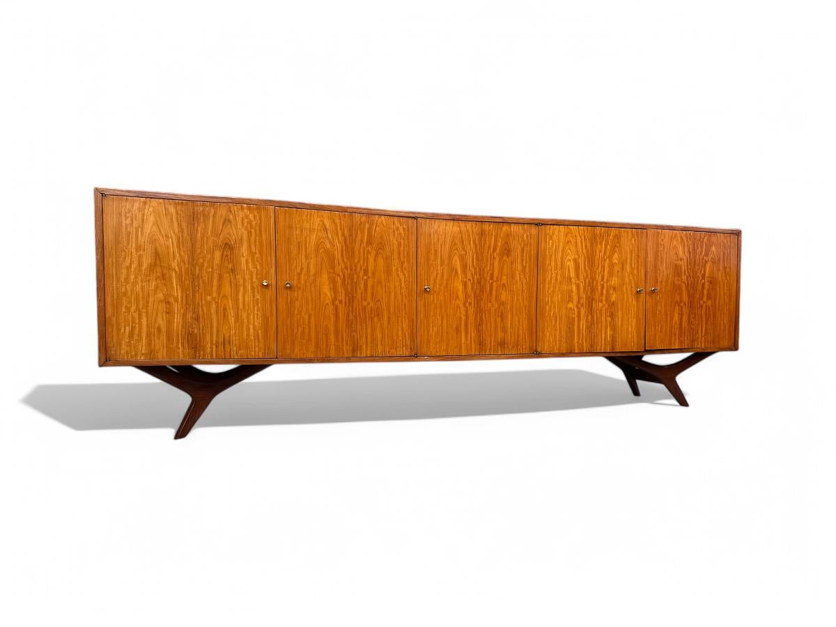Brasilianische moderne Credenza aus Caviuna-Hartholz von Forma Moveis, 1960er Jahre, Brasilien (Moderne der Mitte des Jahrhunderts) im Angebot
