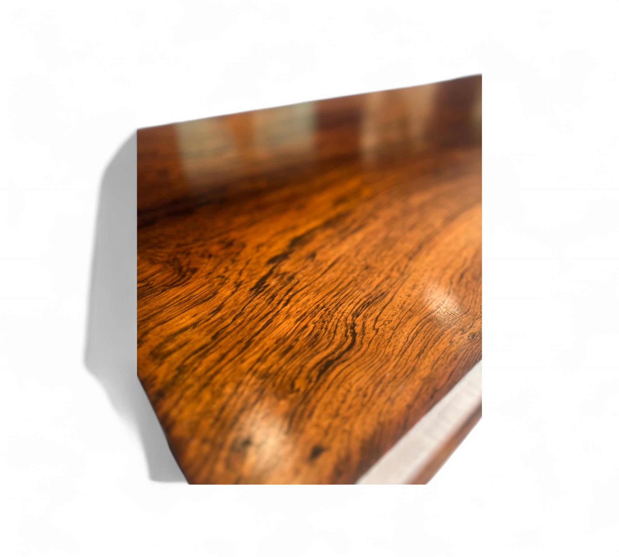 Credenza moderna brasileña en madera dura de Francisco Alva, c. 1960 en venta 4