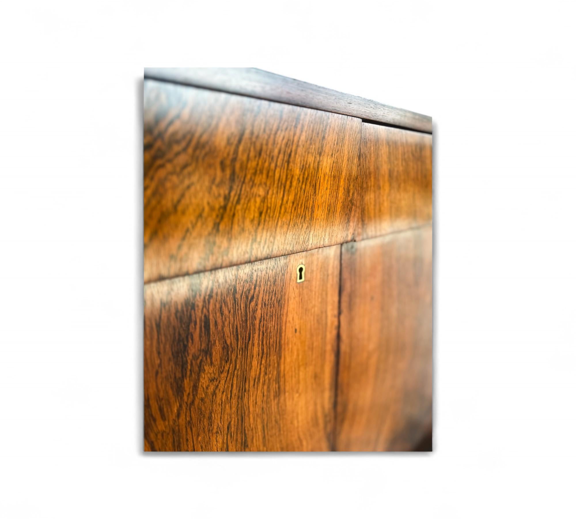 Credenza moderna brasileña en madera dura de Francisco Alva, c. 1960 en venta 5