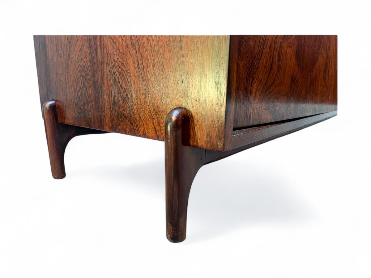 Brasilianische moderne Anrichte aus Hartholz von Francisco Alva, ca. 1960er Jahre im Zustand „Gut“ im Angebot in New York, NY