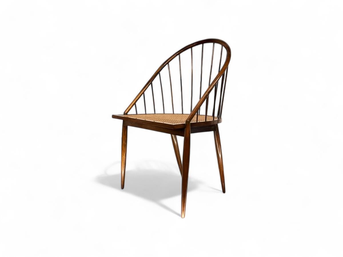 Mid-Century Modern Chaise moderne brésilienne Curva en bois de rose et cannage, Joaquim Tenreiro, années 1960 en vente