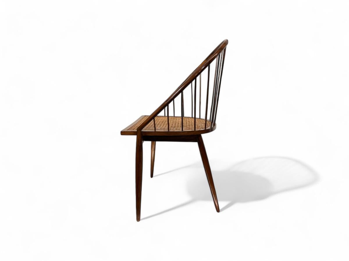 Brésilien Chaise moderne brésilienne Curva en bois de rose et cannage, Joaquim Tenreiro, années 1960 en vente