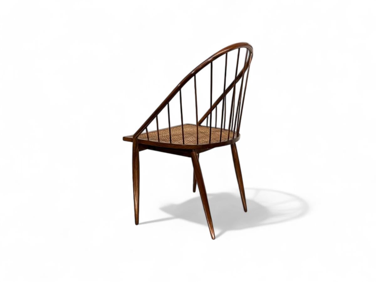 Fait main Chaise moderne brésilienne Curva en bois de rose et cannage, Joaquim Tenreiro, années 1960 en vente