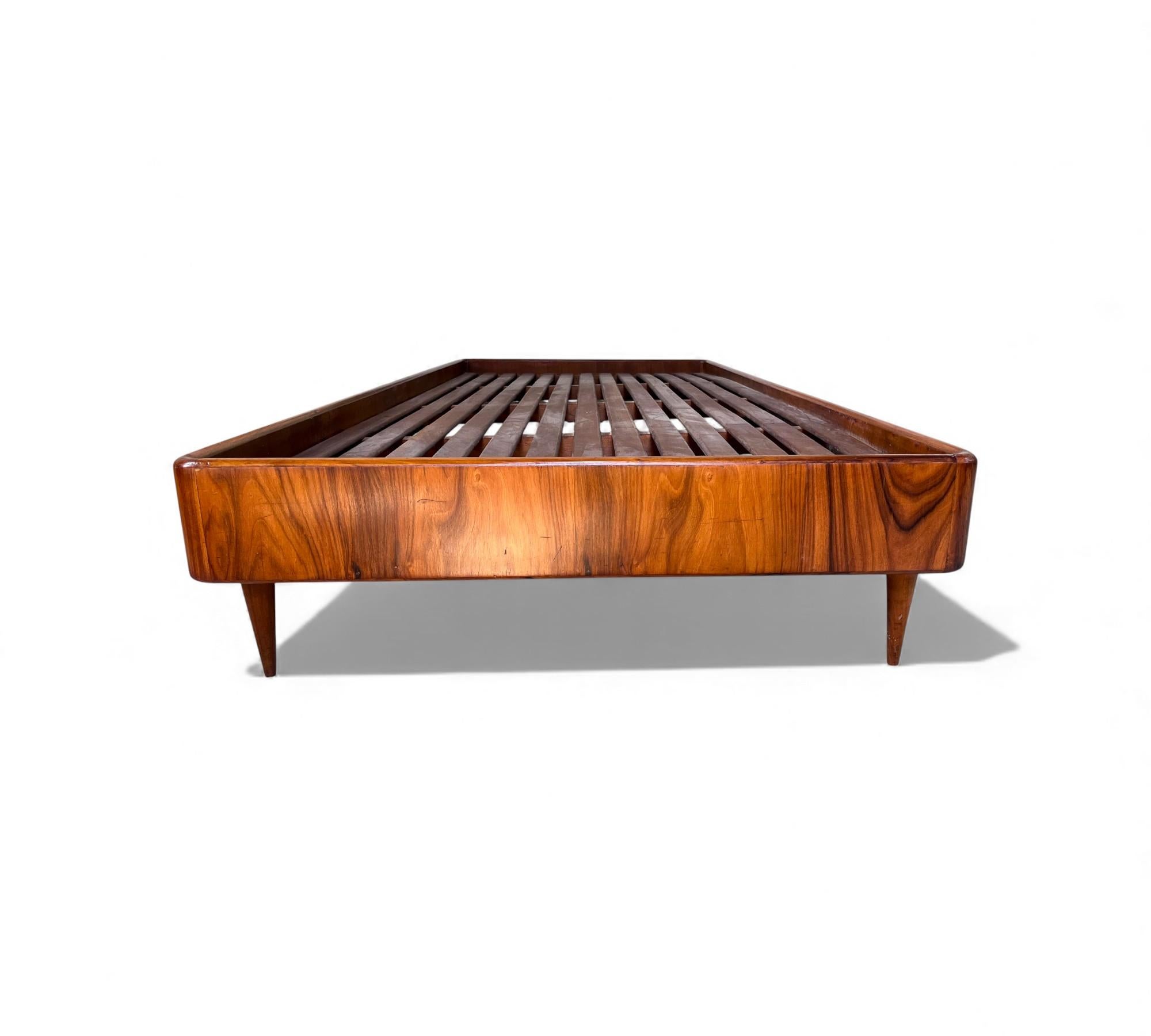 Brésilien Brazilian Modern Day Bed in Hardwood by Giuseppe Scapinelli, c. 1950s en vente