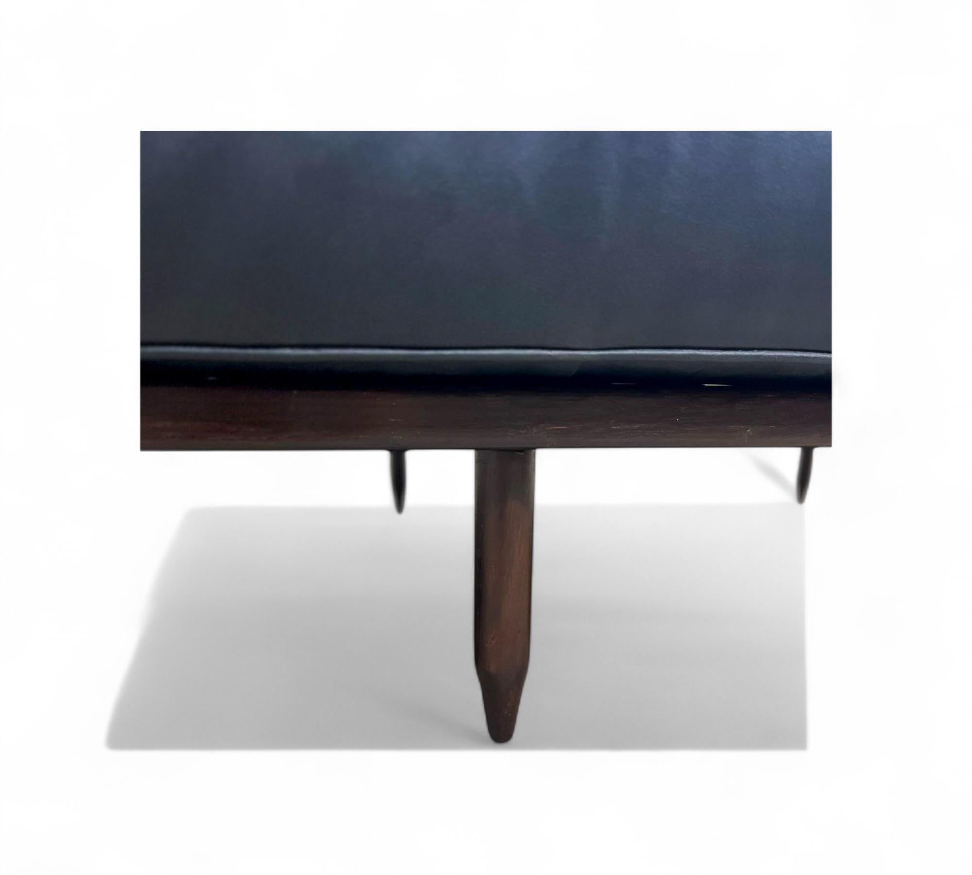 Sofá-cama moderno brasileño en madera dura y cuero negro, Carlo Hauner, Brasil, años 50 en venta 3