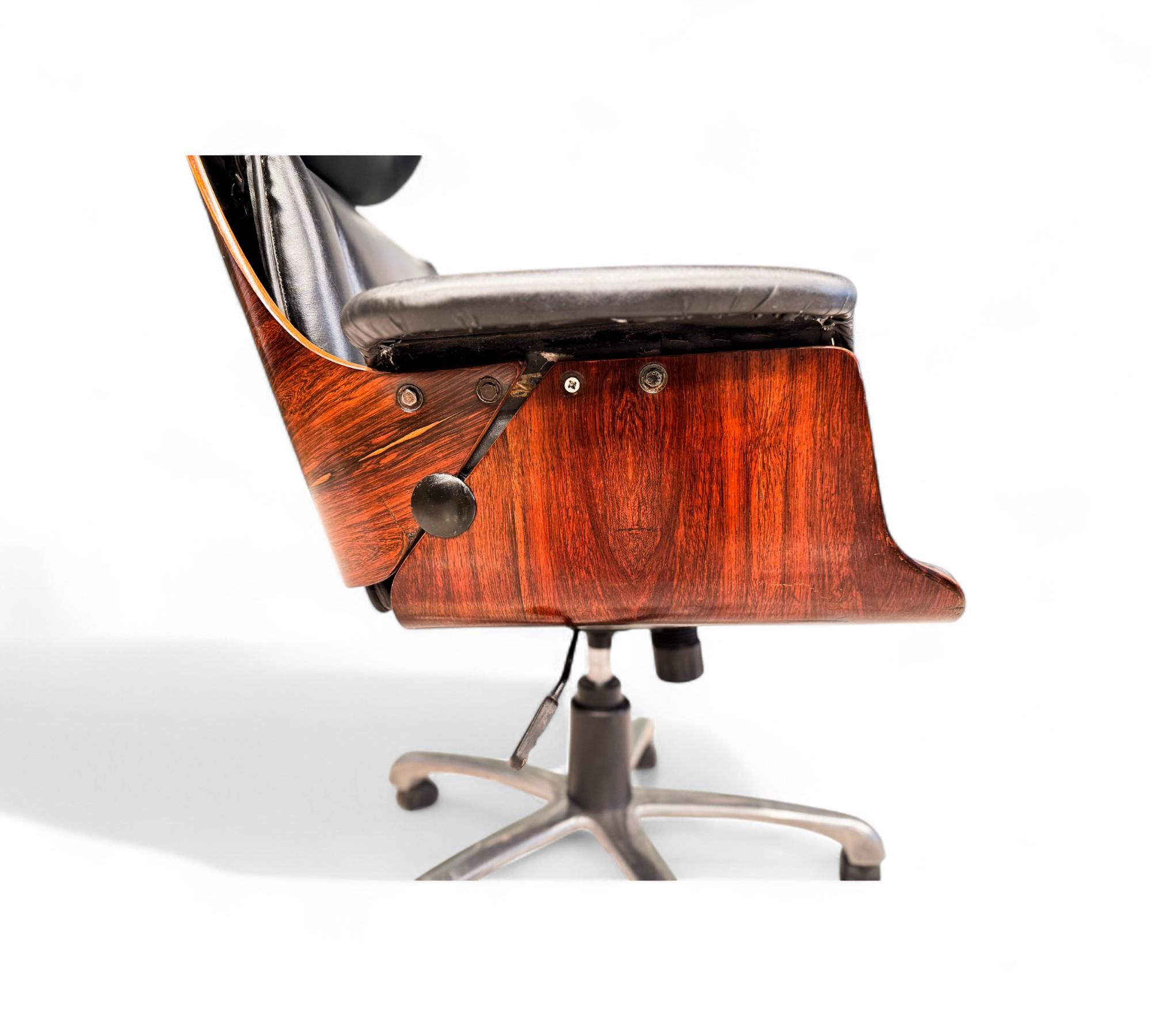 Brazilian Modern Desk Chair in Hardwood & Metal, Carlo Fongaro, Brazil, c. 1970s For Sale 5