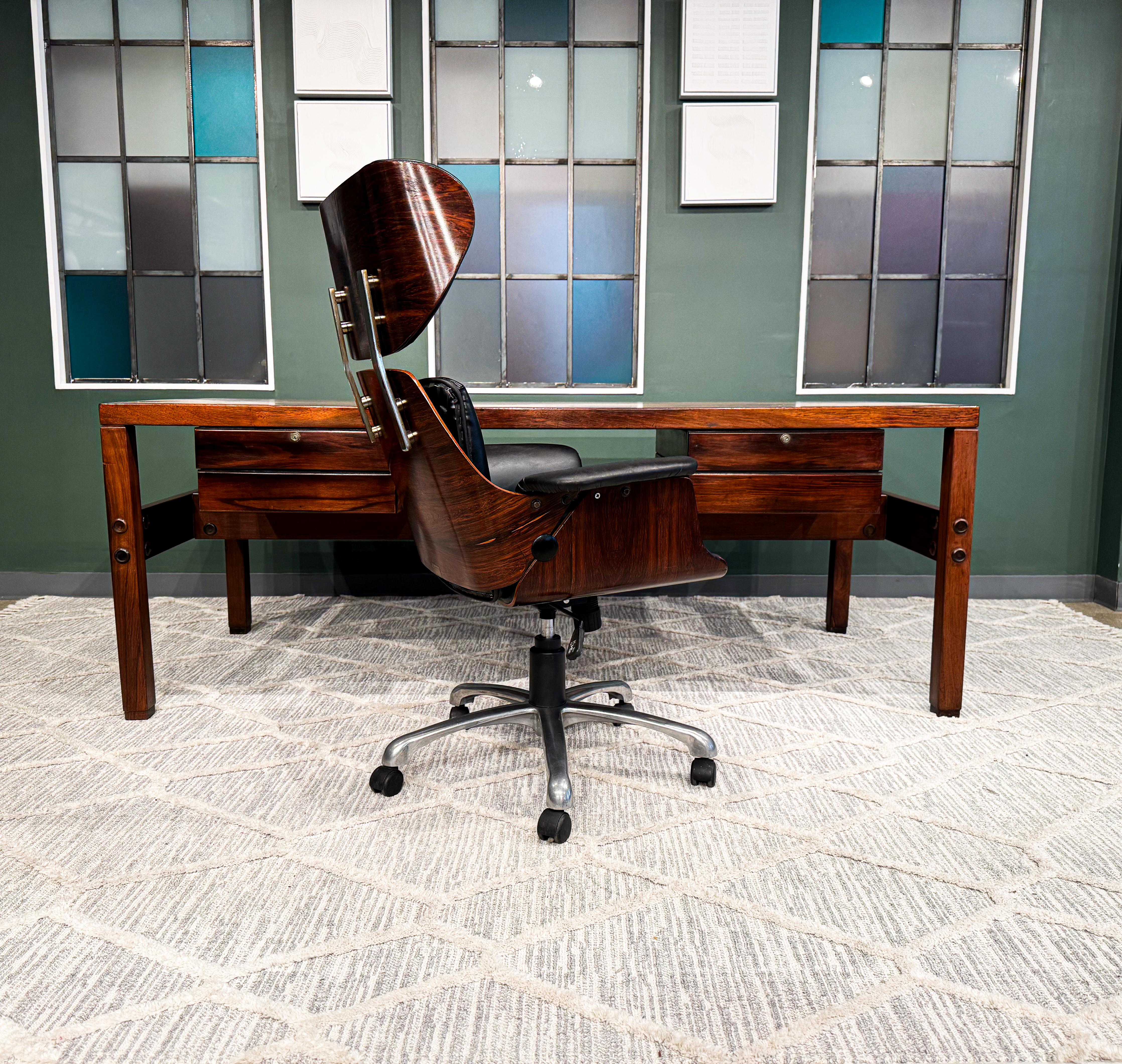 Brazilian Modern Desk Chair in Hardwood & Metal, Carlo Fongaro, Brazil, c. 1970s For Sale 12