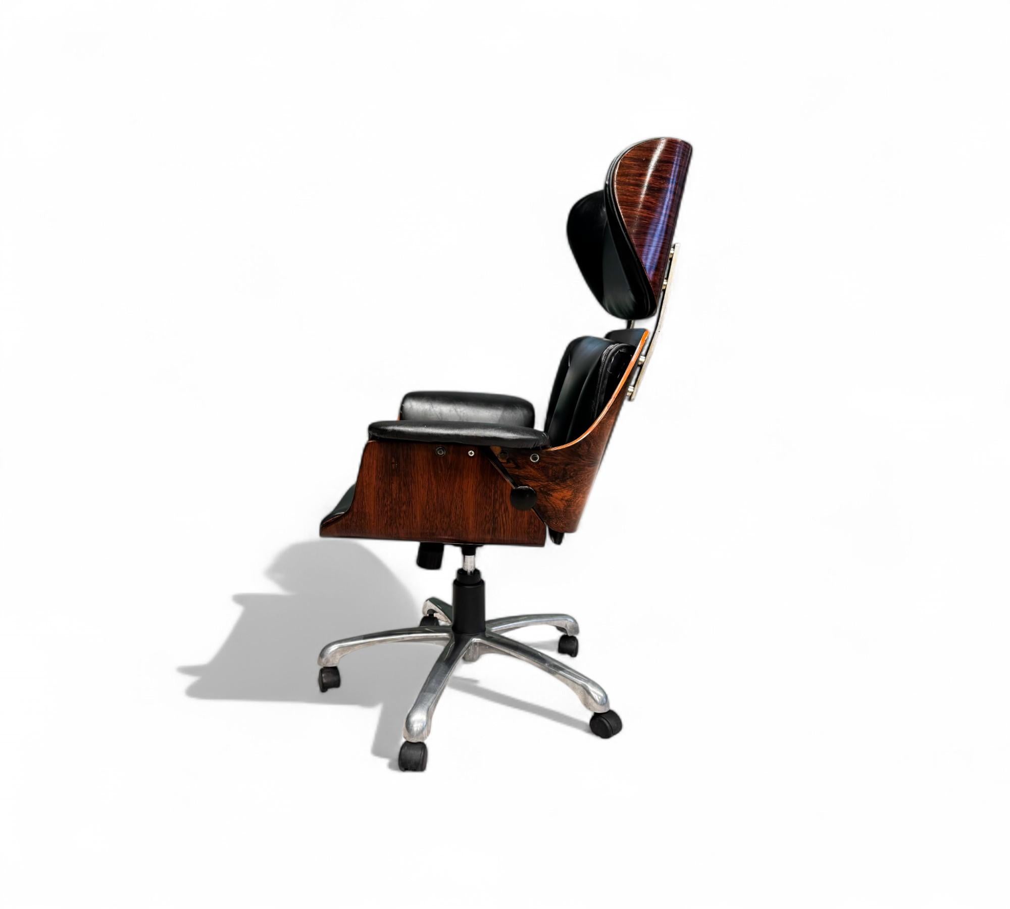 Available today, this Brazilian Modern Desk Chair by Carlo Fongaro made in Brazil, during the 70s is nothing less than outstanding!

The 