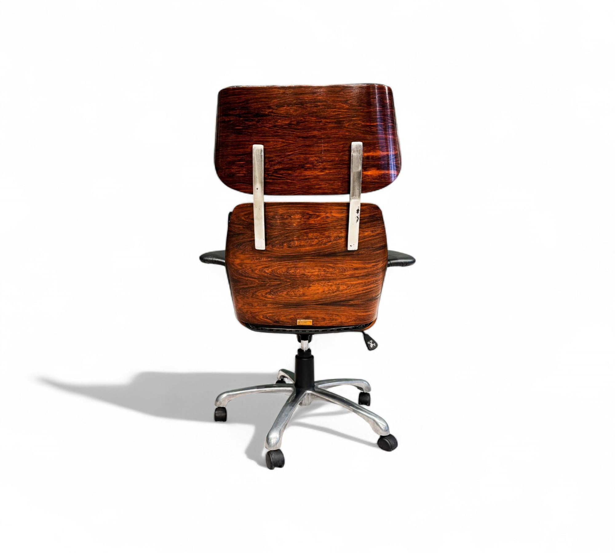 Hand-Painted Brazilian Modern Desk Chair in Hardwood & Metal, Carlo Fongaro, Brazil, c. 1970s For Sale
