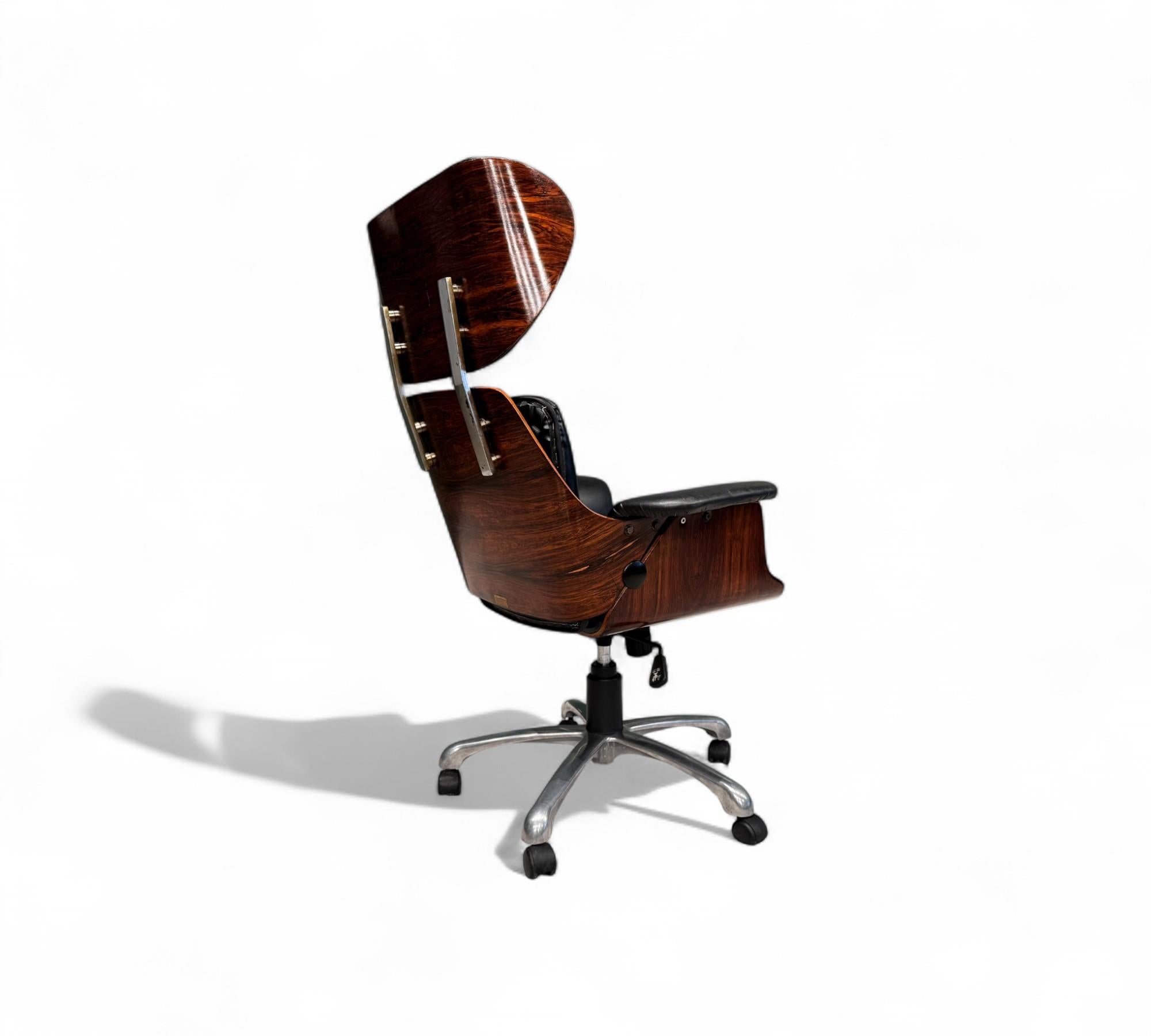 Brazilian Modern Desk Chair in Hardwood & Metal, Carlo Fongaro, Brazil, c. 1970s In Good Condition For Sale In New York, NY