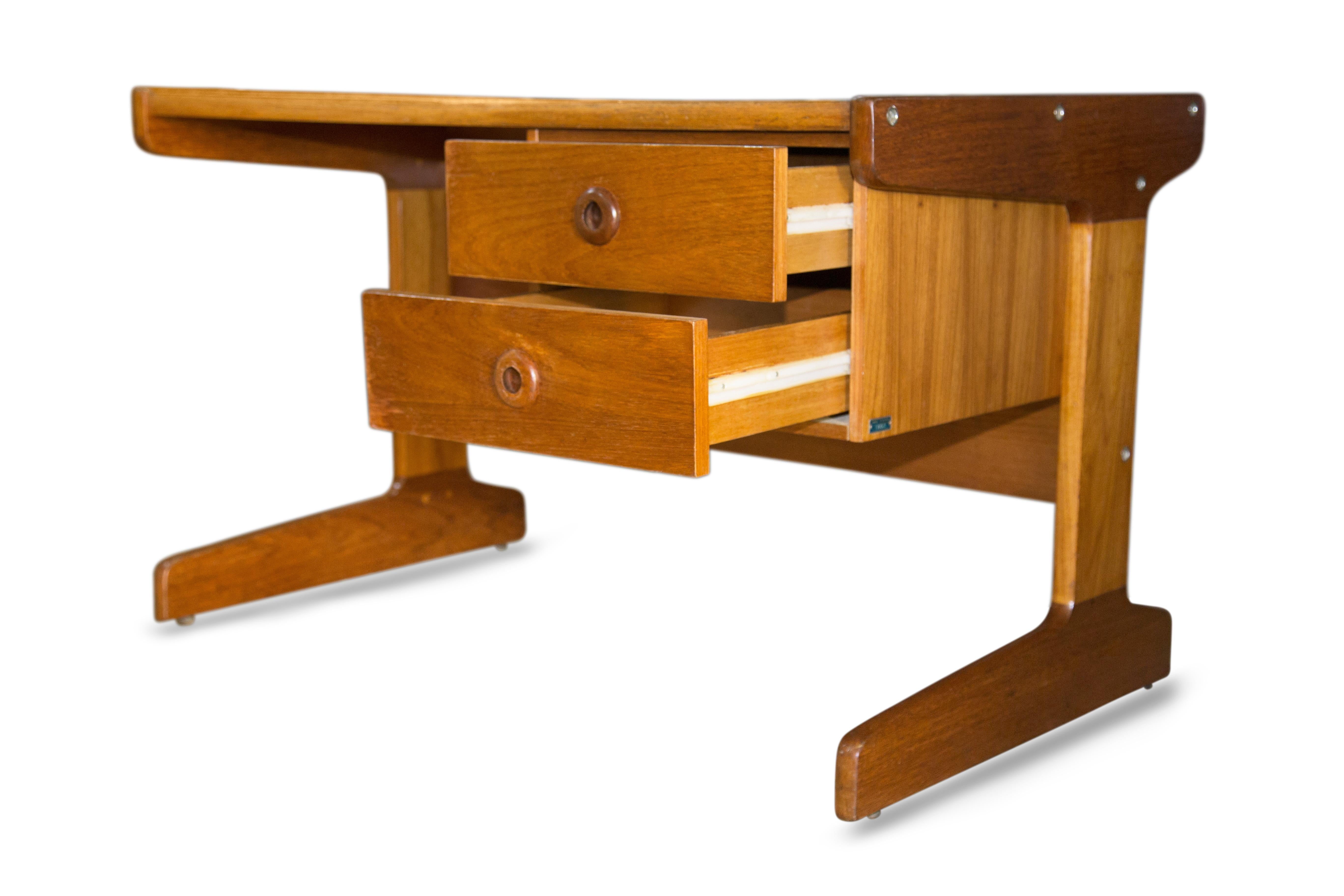 Woodwork Brazilian Modern Desk in Cerejera Hardwood, Geraldo de Barros, 1970s Brazil For Sale