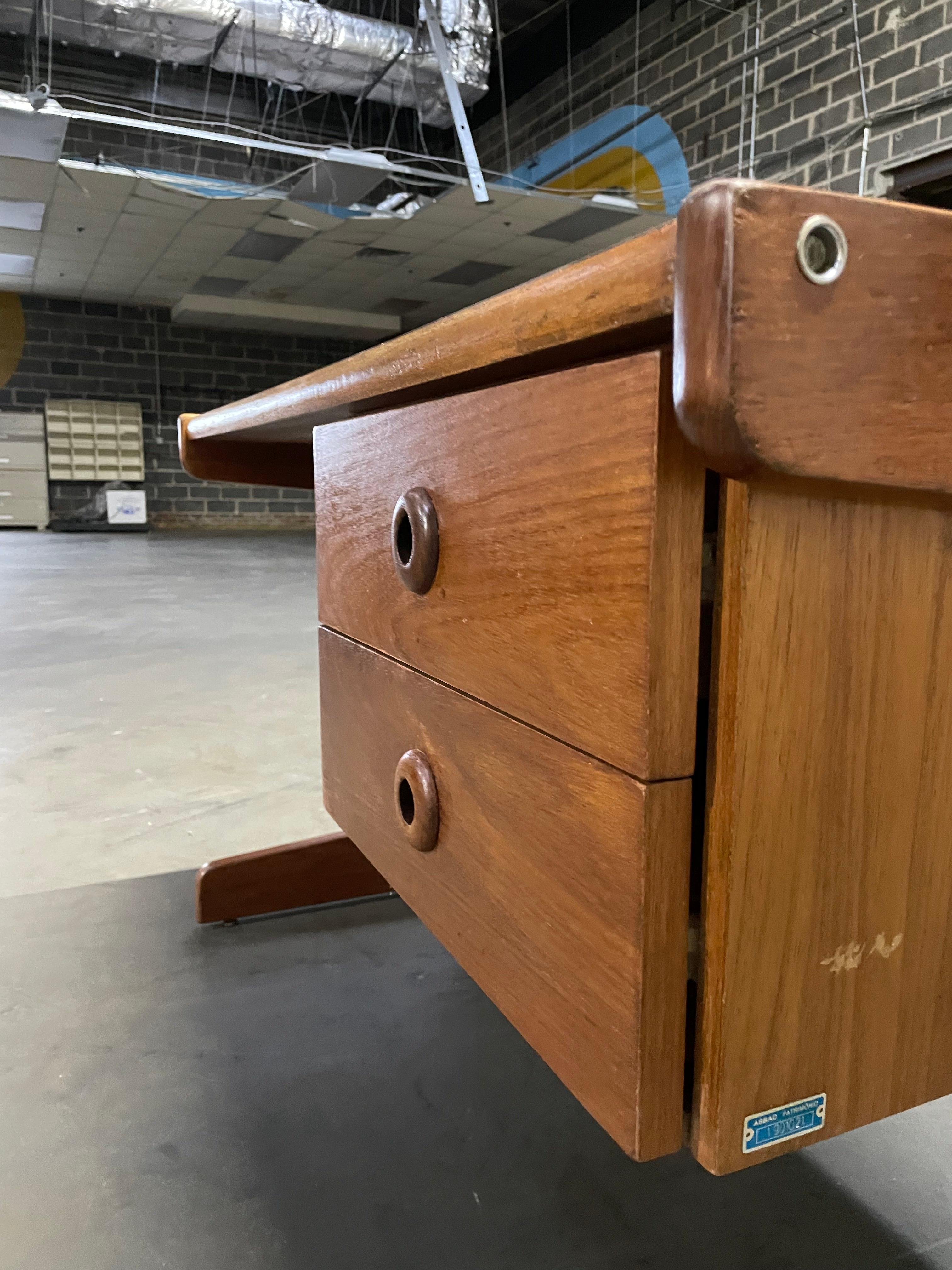 Late 20th Century Brazilian Modern Desk in Cerejera Hardwood, Geraldo de Barros, 1970s Brazil For Sale