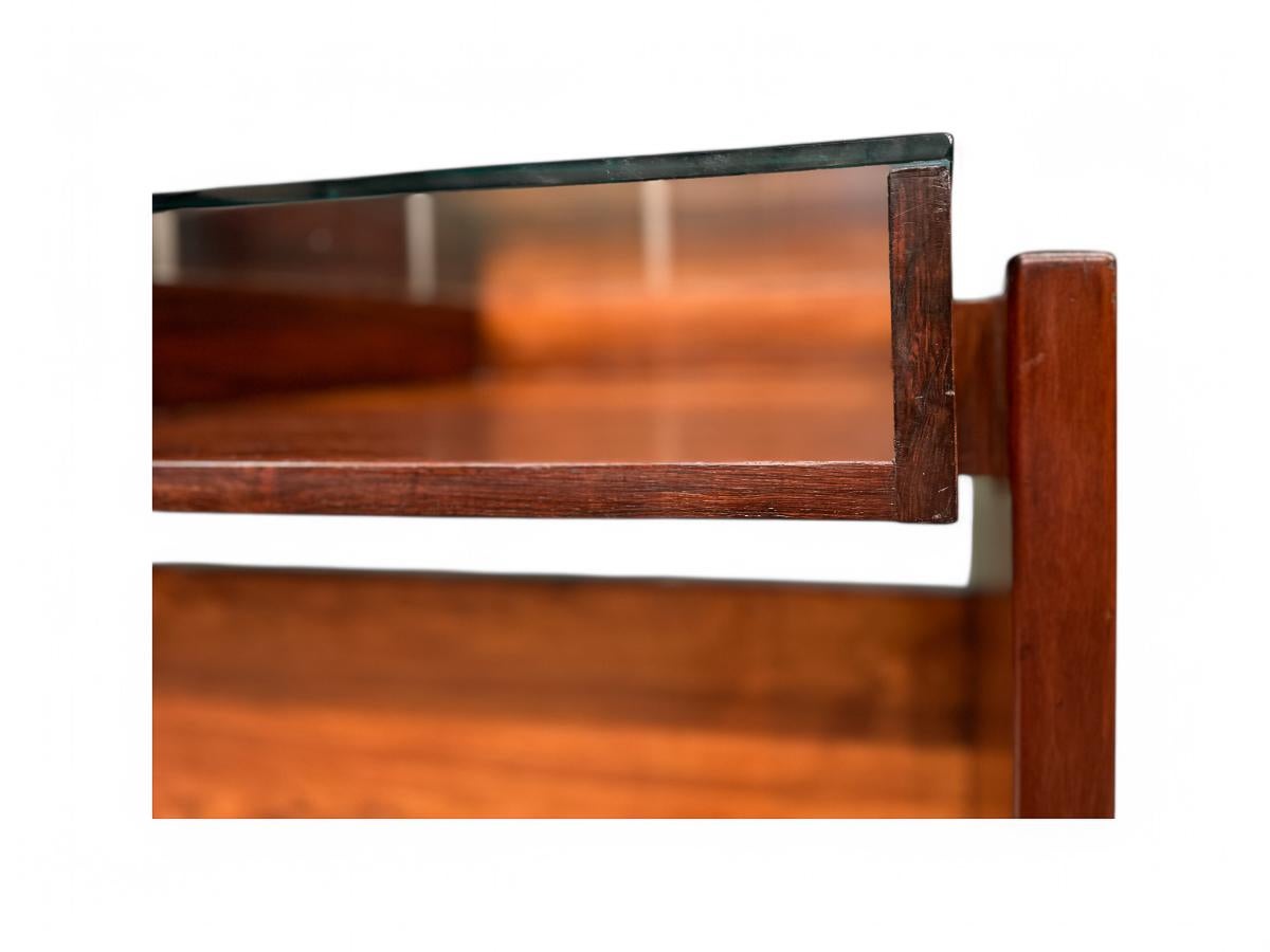 Milieu du XXe siècle Bureau moderne brésilien en bois de feuillus de Joaquim Tenreiro pour Bloch, 1966 en vente