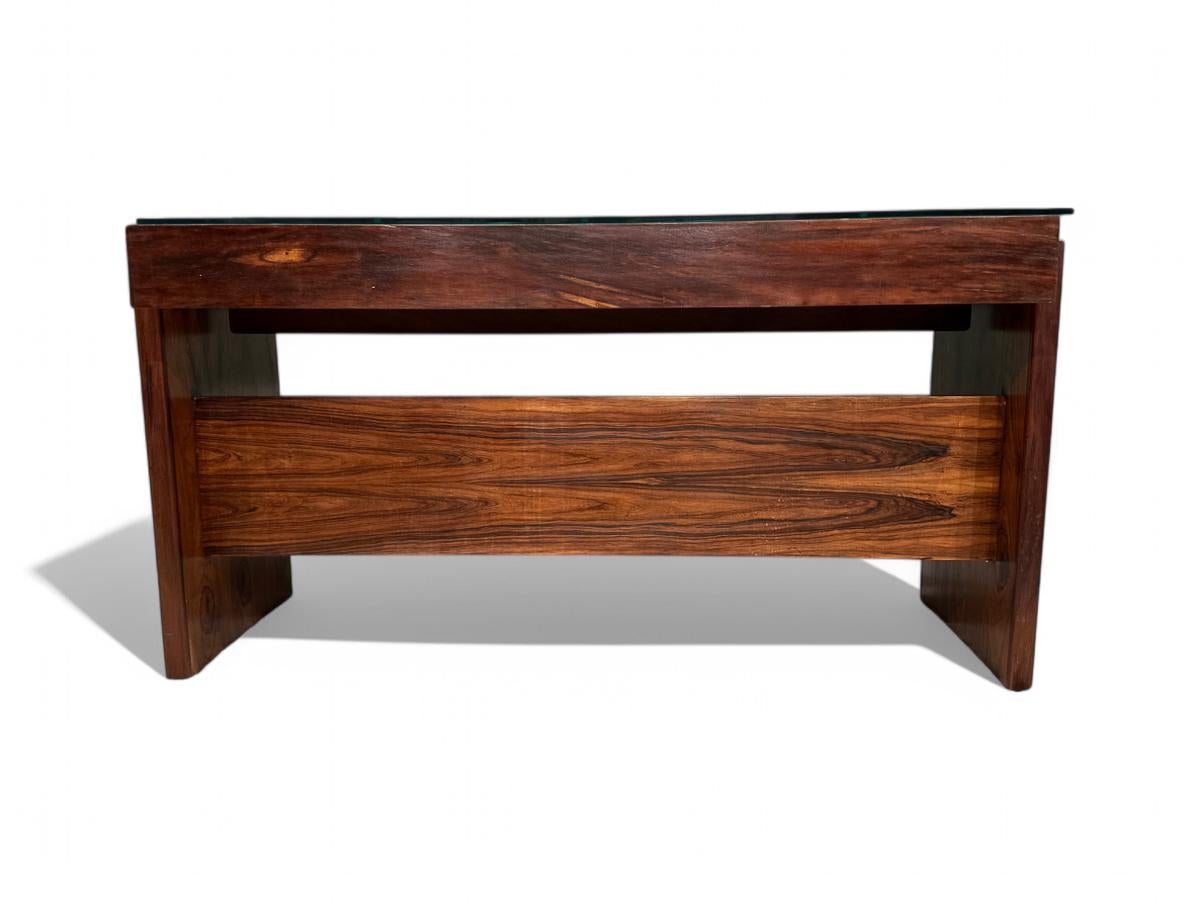 Brésilien Bureau moderne brésilien en bois de feuillus de Joaquim Tenreiro pour Bloch, 1966 en vente