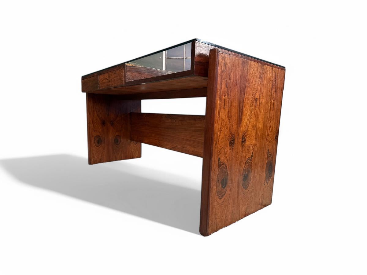 Bureau moderne brésilien en bois de feuillus de Joaquim Tenreiro pour Bloch, 1966 Bon état - En vente à New York, NY