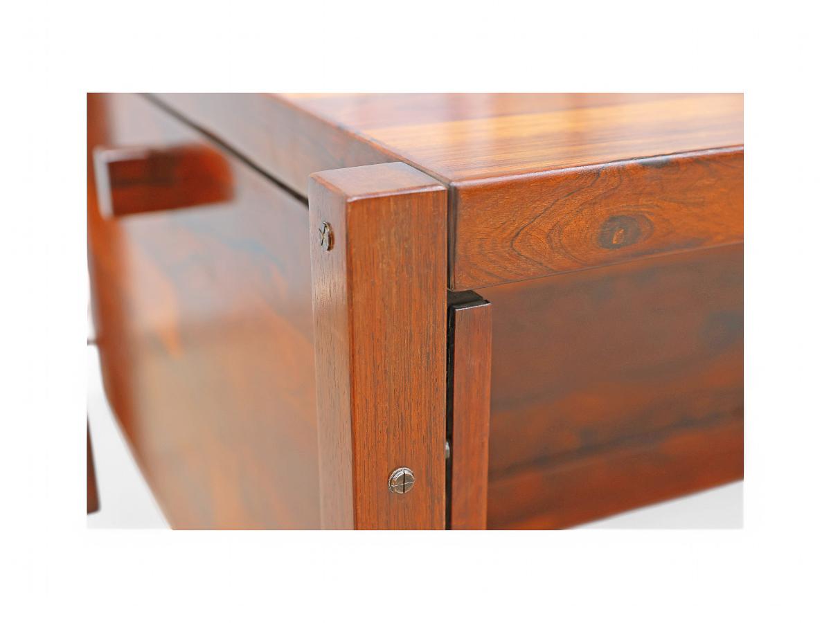 Escritorio moderno brasileño en madera dura y tres cajones, Jorge Zalszupin, 1965 en venta 1