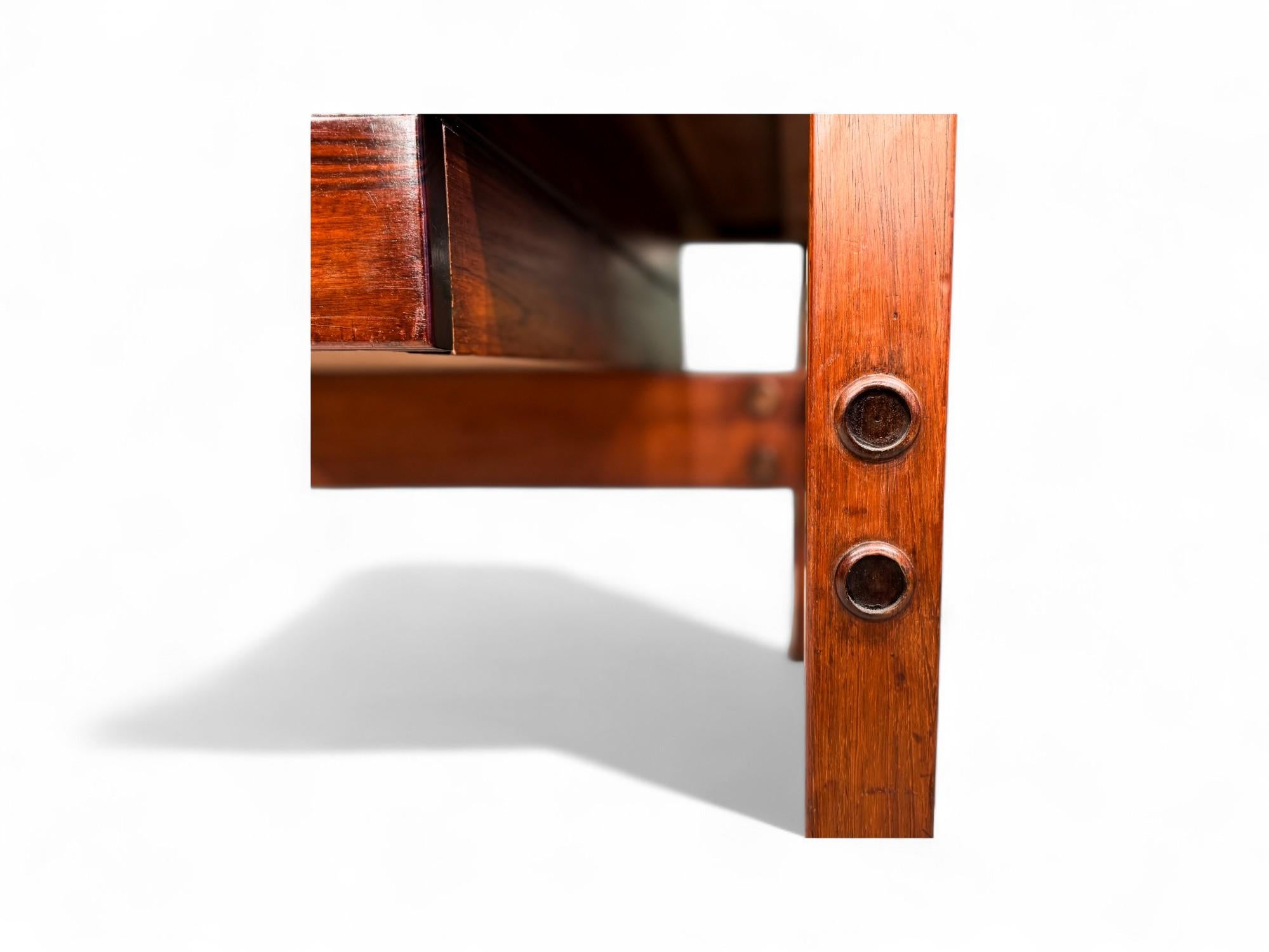 Moderner brasilianischer Schreibtisch aus Hartholz mit schwebenden Schubladen, Sergio Rodrigues, 1960er Jahre im Angebot 4