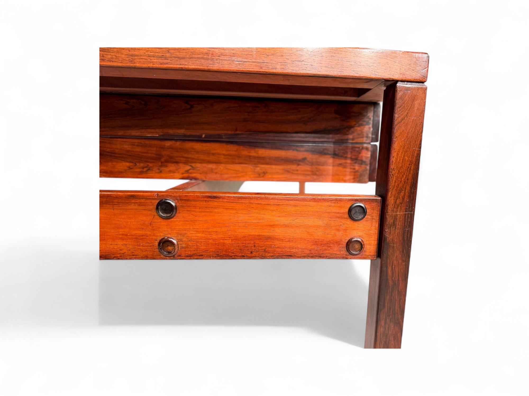 Moderner brasilianischer Schreibtisch aus Hartholz mit schwebenden Schubladen, Sergio Rodrigues, 1960er Jahre im Angebot 5