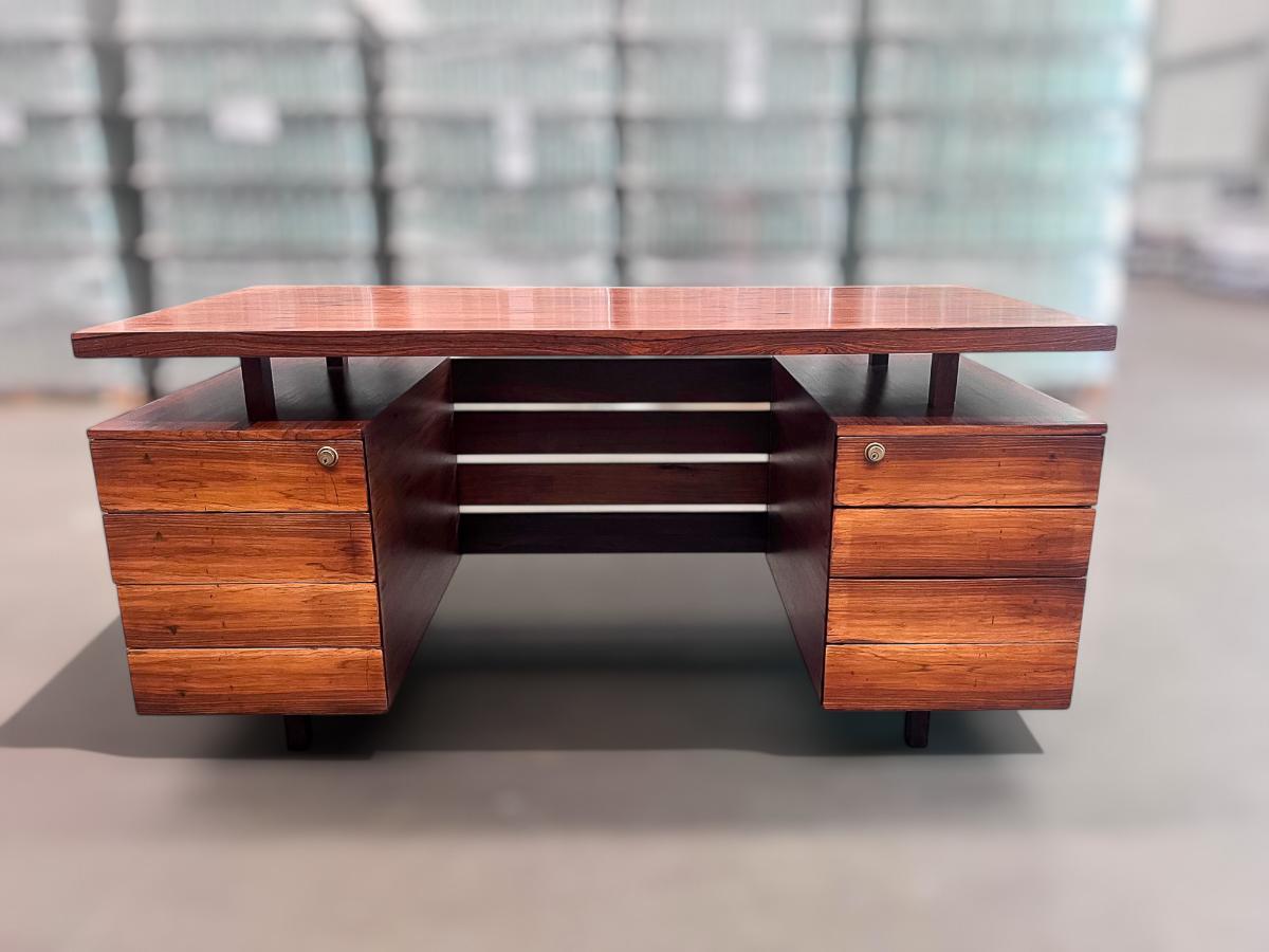 Escritorio moderno brasileño con ocho cajones en madera dura de Ava, años 60, Brasil Brasileño en venta