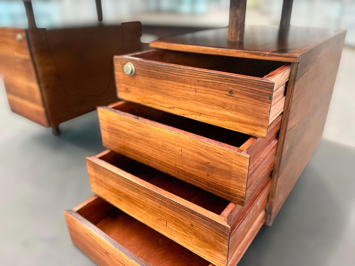 Escritorio moderno brasileño con ocho cajones en madera dura de Ava, años 60, Brasil en venta 1