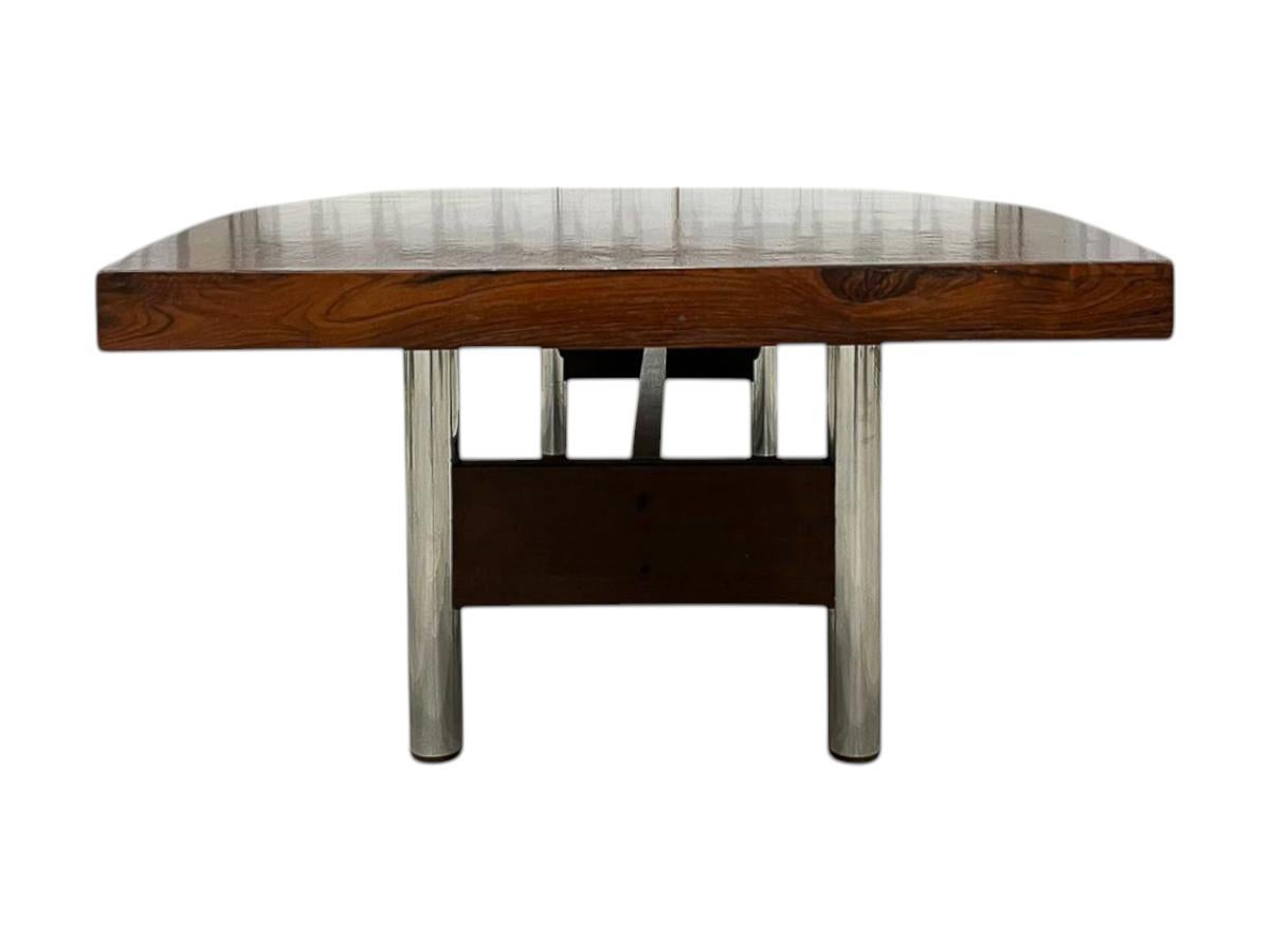 Moderner brasilianischer Esstisch aus Hartholz und verchromten Beinen, Sergio Rodrigues, 1966 im Angebot 5