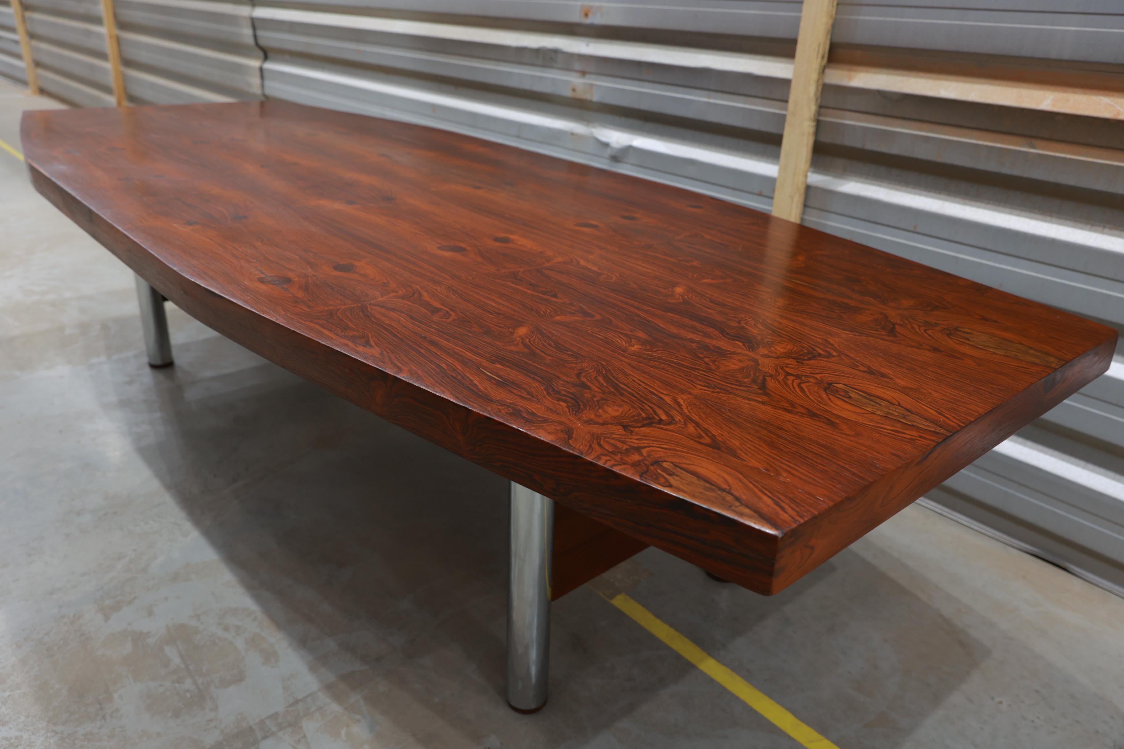 Mid-Century Modern Brazilian Modern Dining or Conference Table in Hardwood, Metal, Sergio Rodrigues For Sale