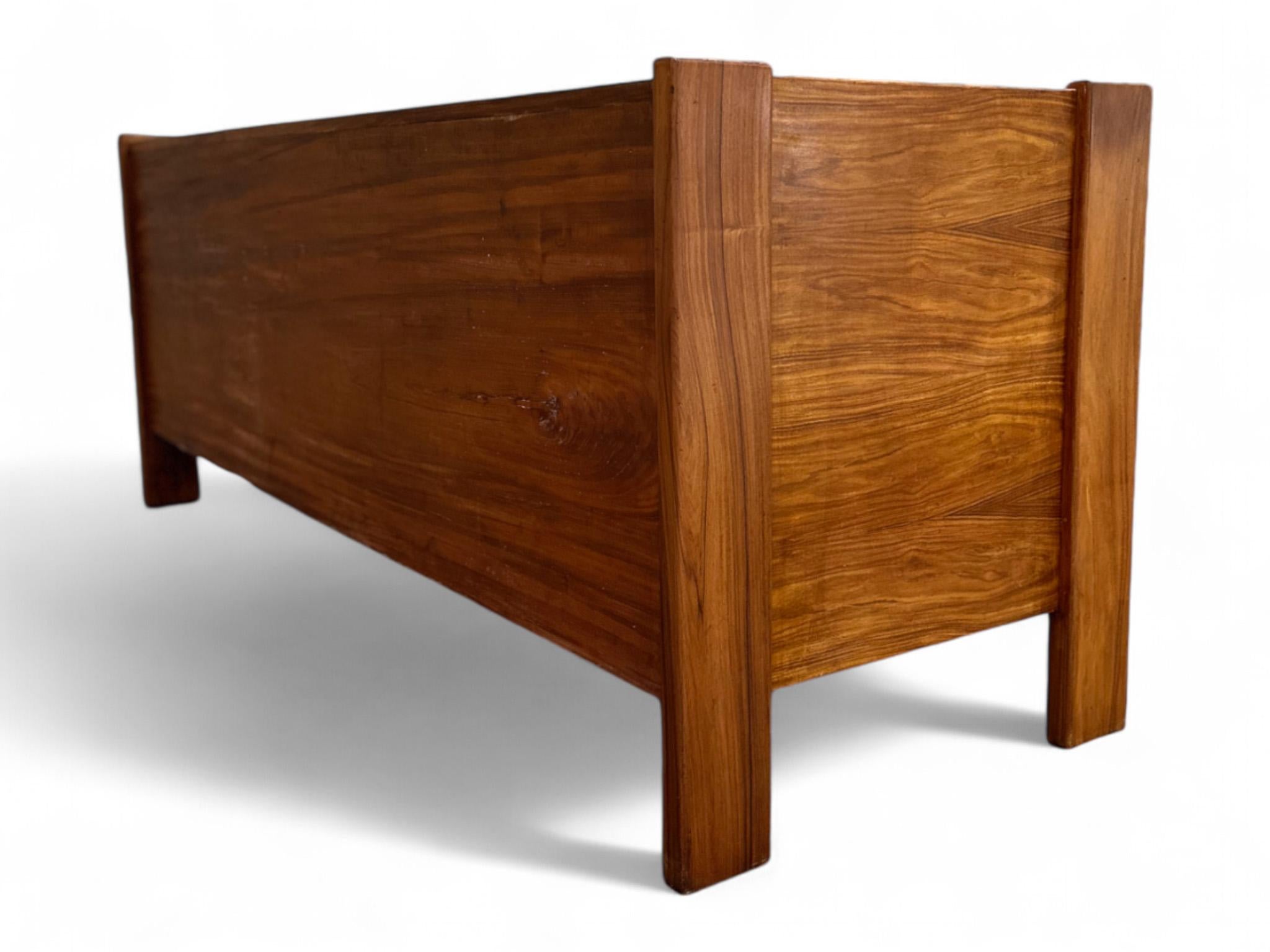 Brazilian Modern Dresser with Six drawers in Hardwood, Jorge Zalszupin, c. 1970s In Good Condition For Sale In New York, NY