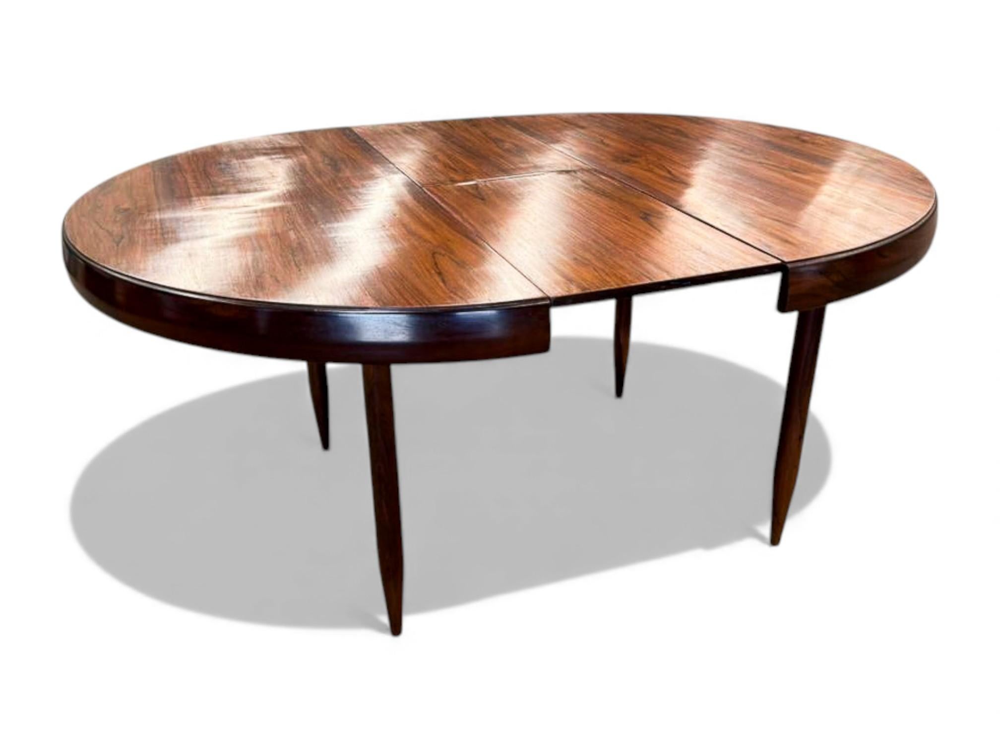 Brazilian Modern Extendable Round Table in Hardwood, Jorge Jabour, c. 1960s For Sale 5