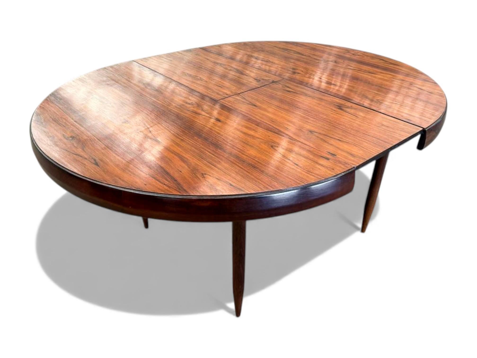 Brazilian Modern Extendable Round Table in Hardwood, Jorge Jabour, c. 1960s For Sale 9