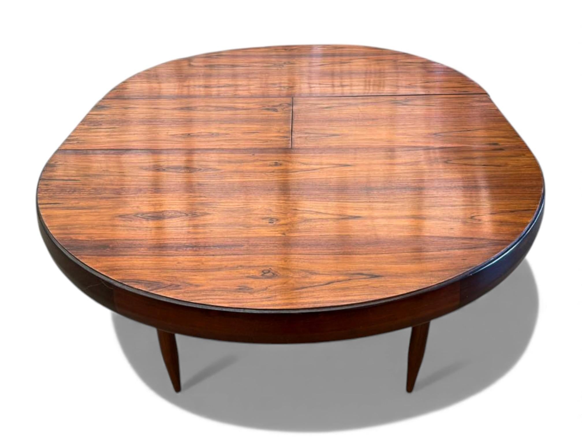 Brazilian Modern Extendable Round Table in Hardwood, Jorge Jabour, c. 1960s In Good Condition For Sale In New York, NY