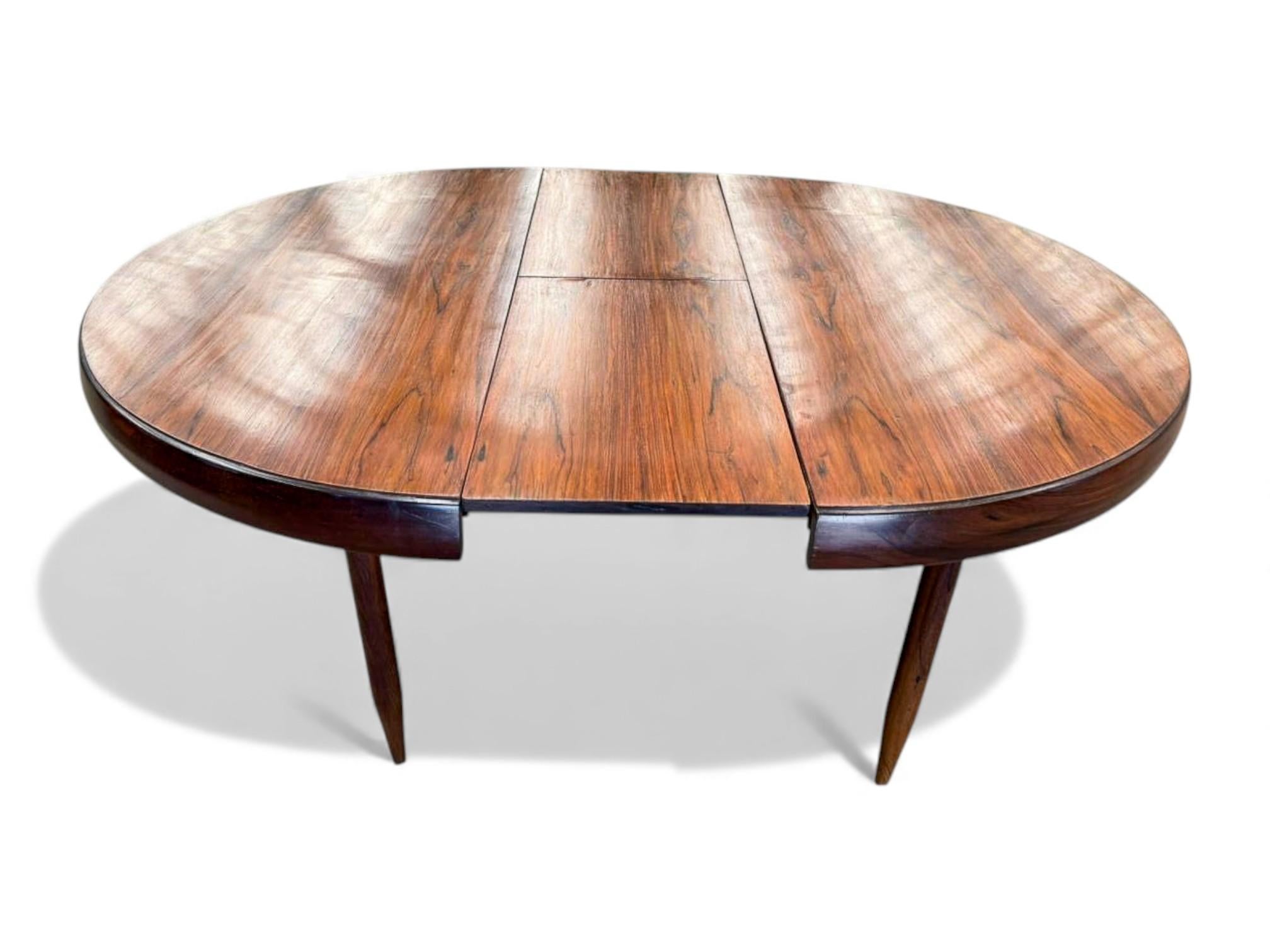 Brazilian Modern Extendable Round Table in Hardwood, Jorge Jabour, c. 1960s For Sale 1