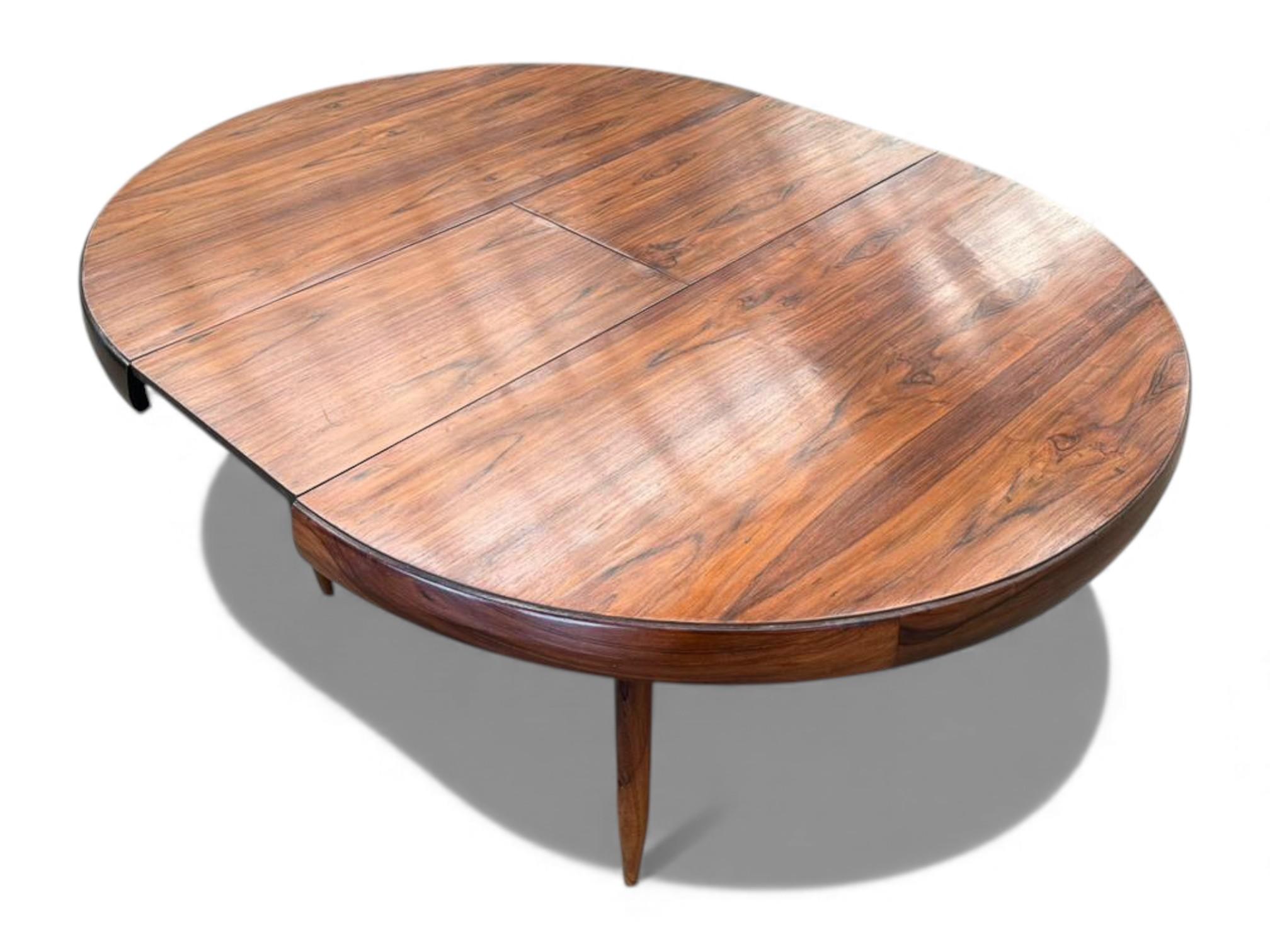 Brazilian Modern Extendable Round Table in Hardwood, Jorge Jabour, c. 1960s For Sale 2