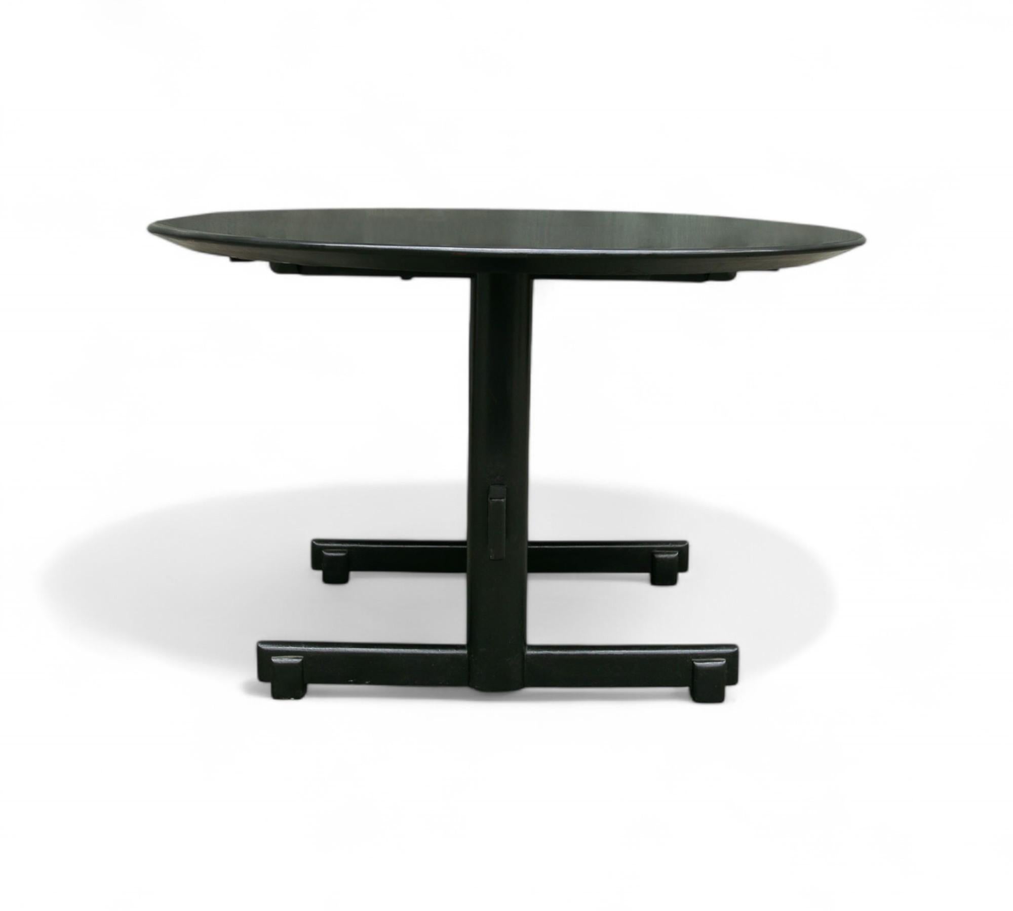 Mid-Century Modern Table à rallonge moderne brésilienne en bois de feuillus avec finition en ébène, Novo Rumo, 1960 en vente