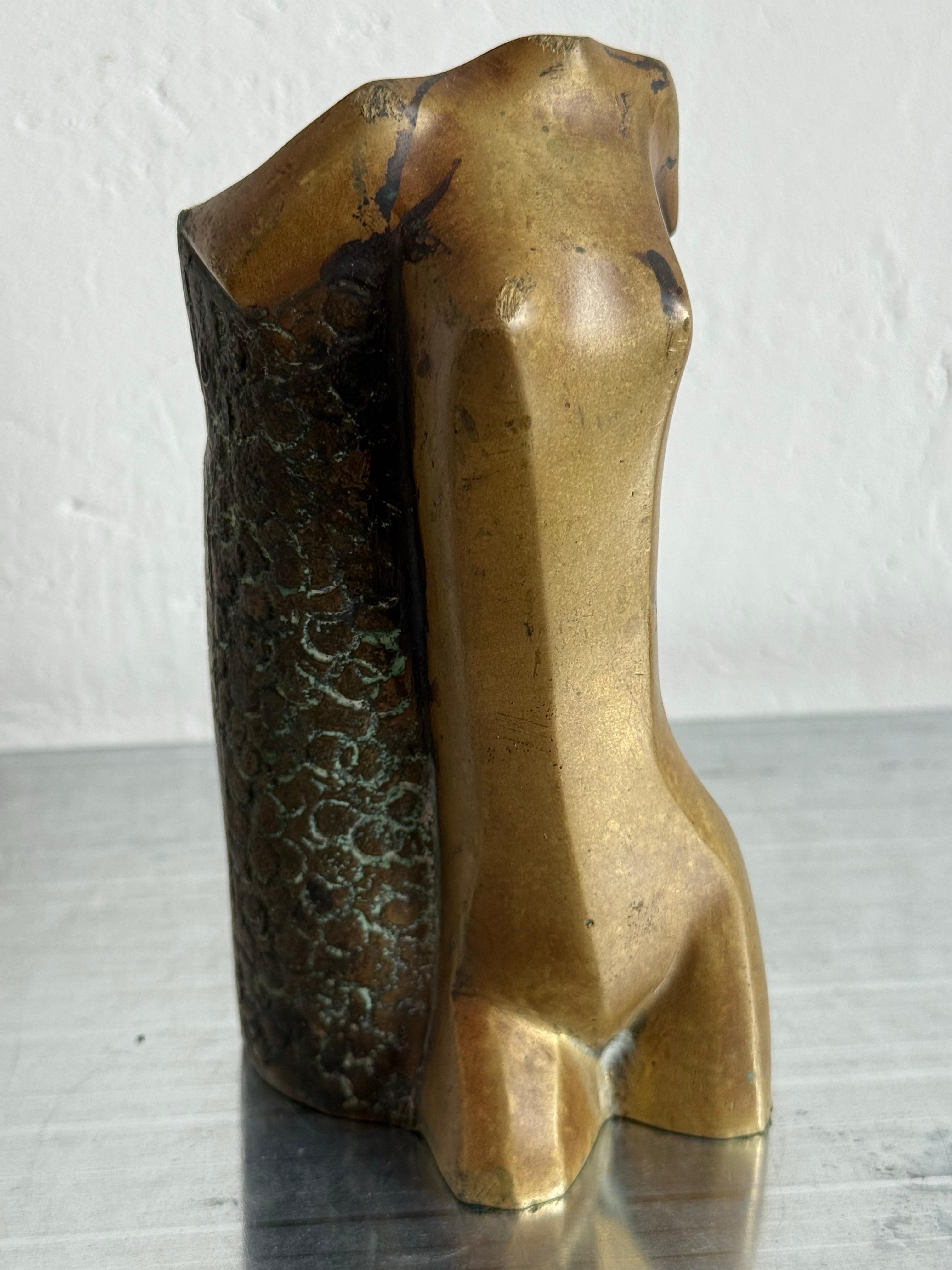Brasilianische moderne weibliche skulpturale Vase oder Stifthalter, 1960er Jahre (Bronze) im Angebot