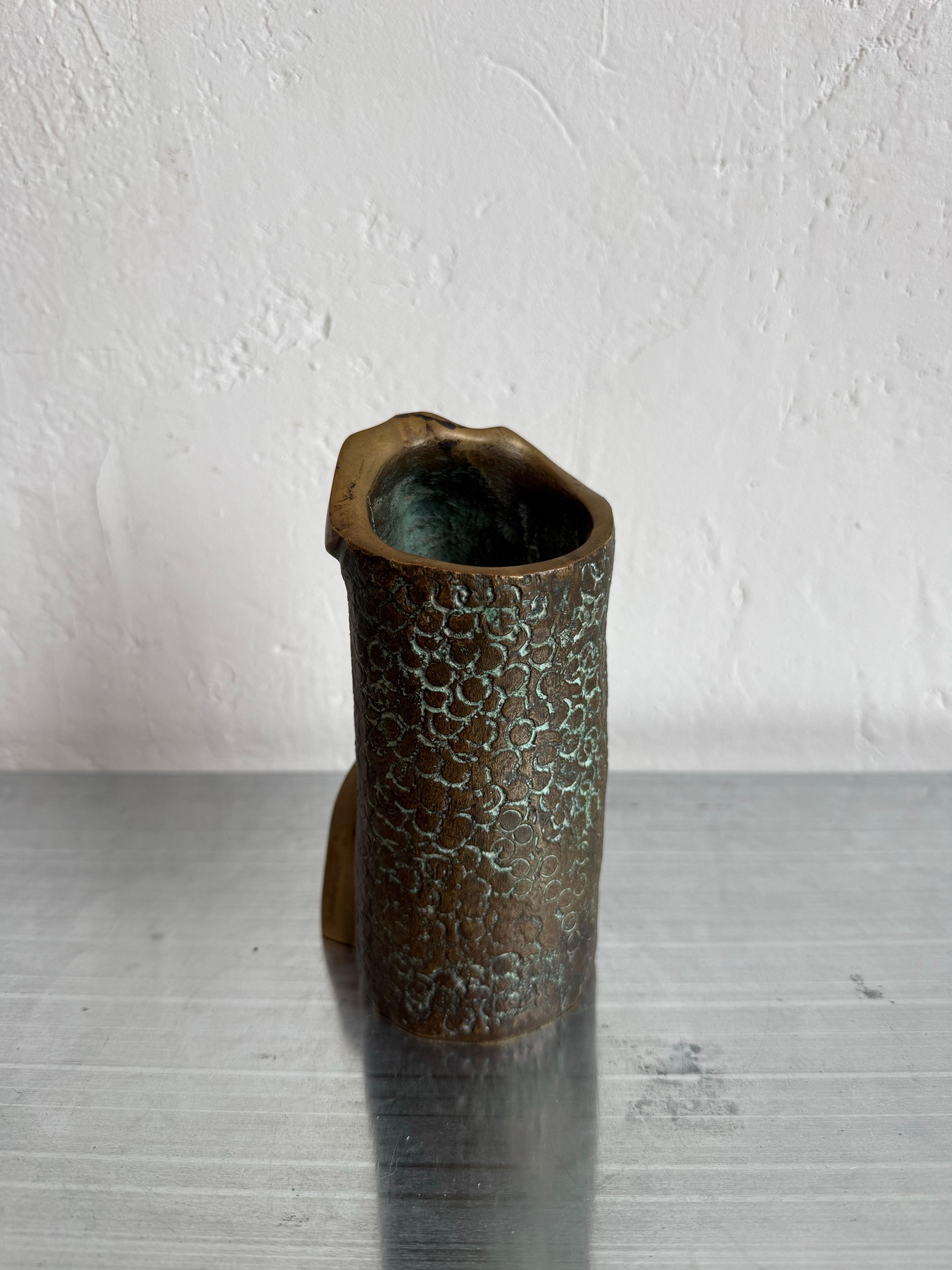 Brasilianische moderne weibliche skulpturale Vase oder Stifthalter, 1960er Jahre im Angebot 1