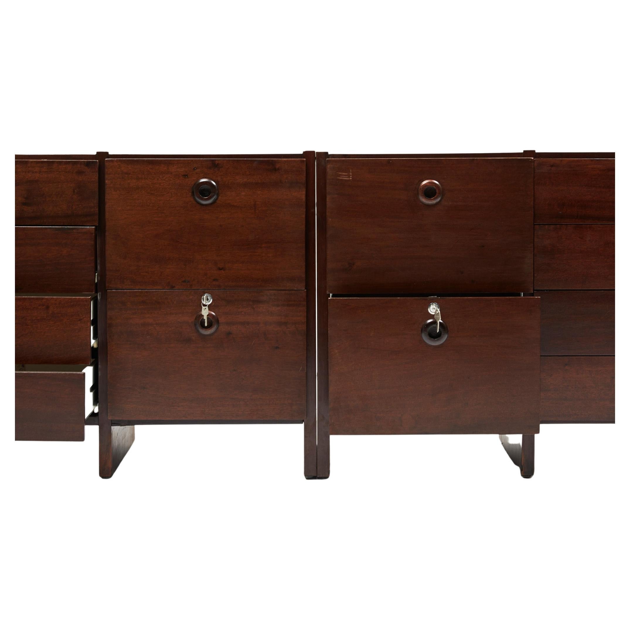 Mid-Century moderno Coppia di schedari moderni brasiliani in Wood di Geraldo de Barros, 1970 circa, Brasile in vendita
