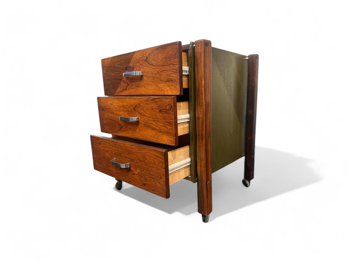 Fatto a mano Armadio e cassettiera moderna brasiliana in palissandro, Jorge Zalszupin, anni '60 in vendita
