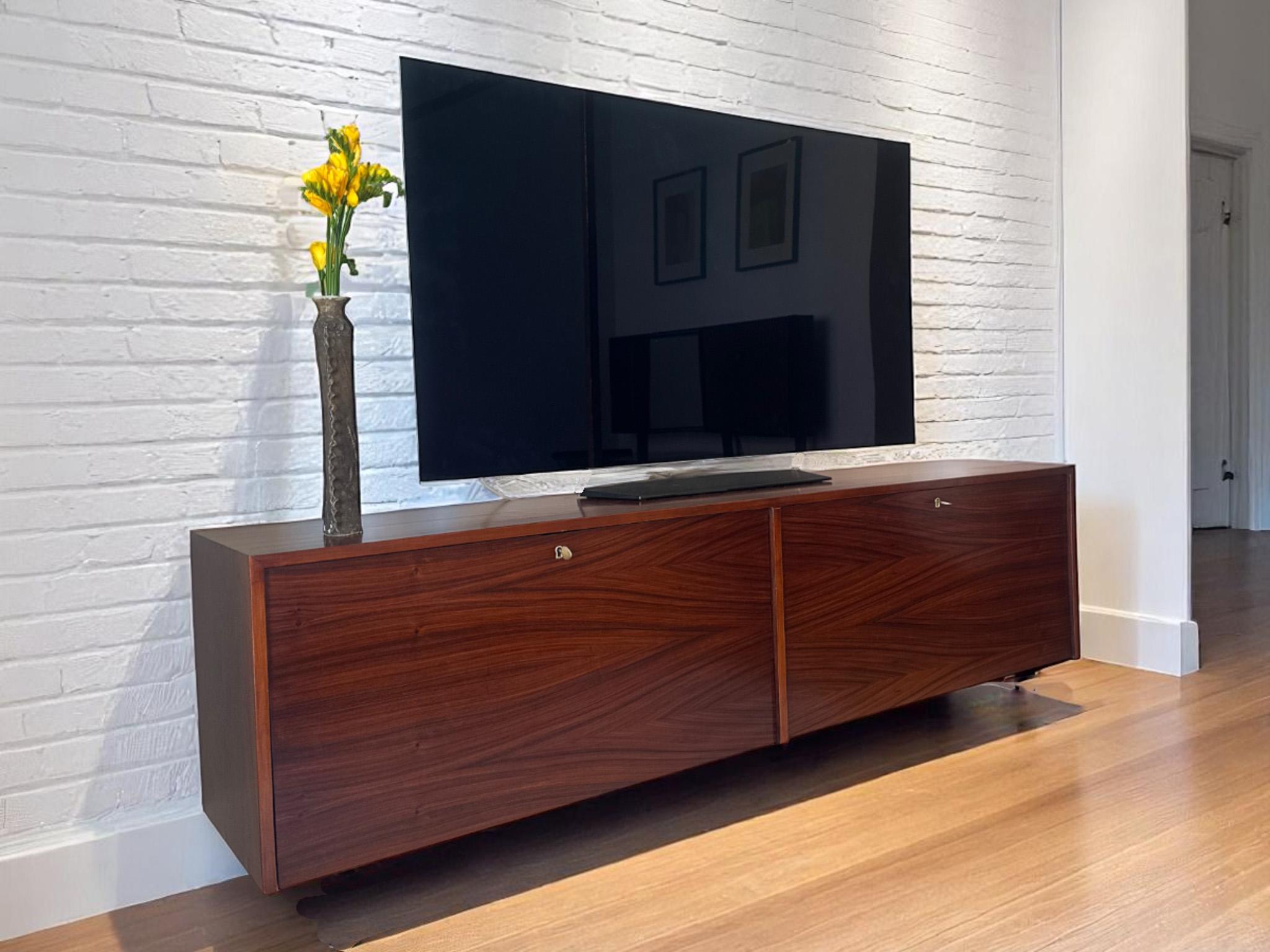 Credenza galleggiante moderna brasiliana in legno duro, Carlo Hauner, anni '50 in vendita 6